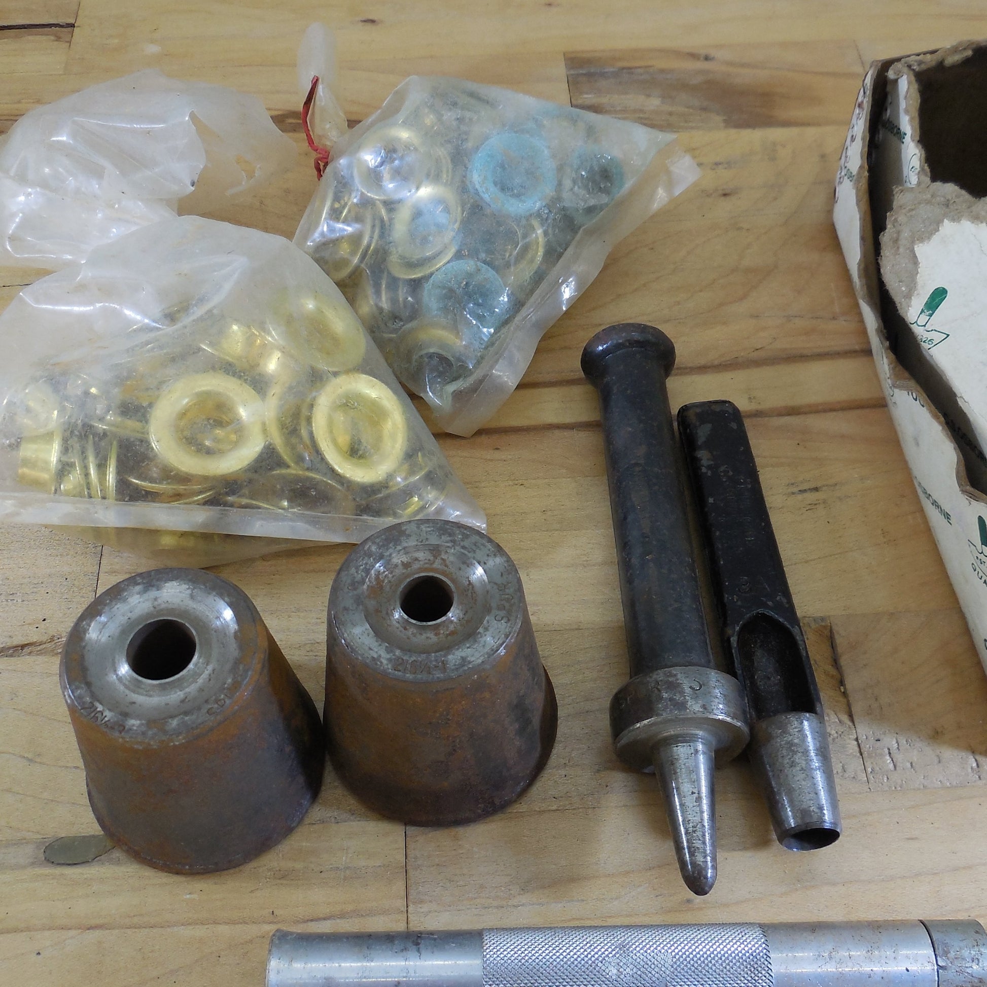 C.S. Osborne #217 216-1/2 #3 Grommet Setting Die & Central Tools USA 3/8" Lot Used