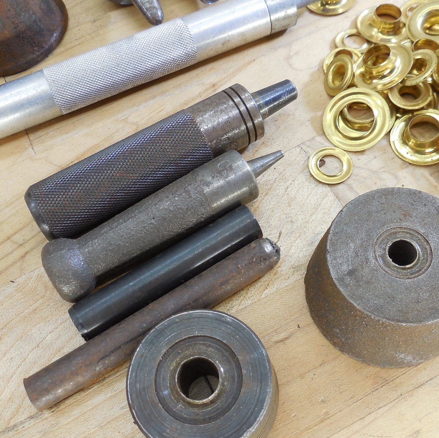 C.S. Osborne #217 216-1/2 #3 Grommet Setting Die & Central Tools USA 3/8" Lot Hole Cutter