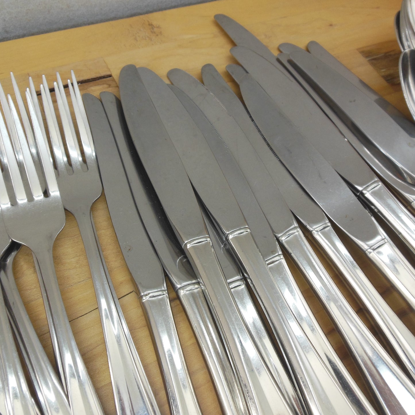 Oneida Gala-Impulse Stainless Flatware Lot Set 63 Pieces knives