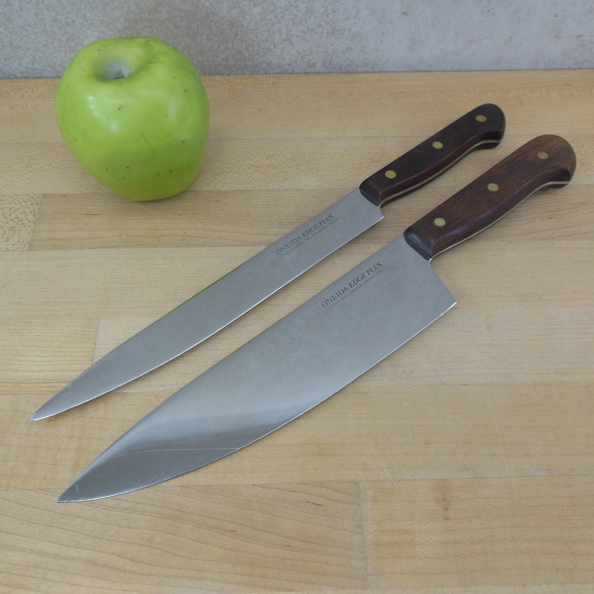 2 ONEIDA EDGE PLUS VTG KITCHEN KNIVES 8CHEF,& SERRATED BREAD