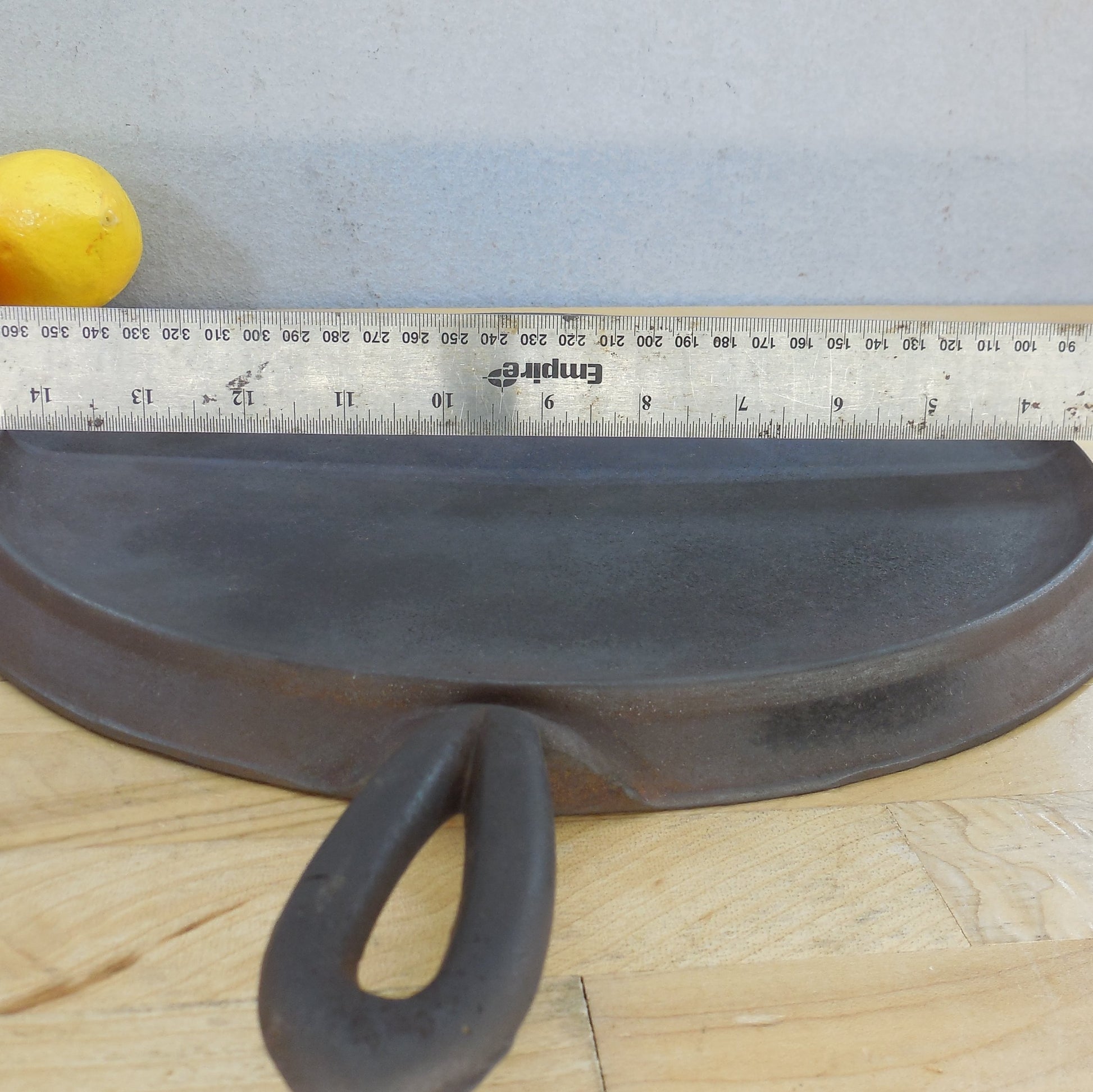 Favorite Piqua Ware #10 Round Cast Iron Griddle Rustic Rim