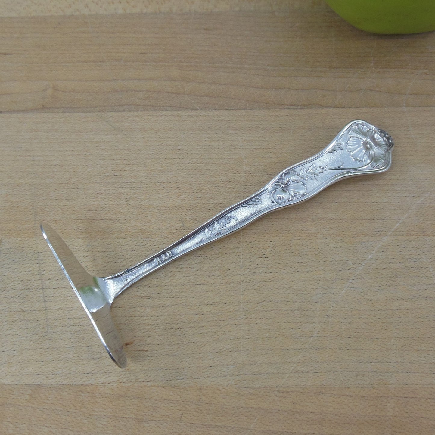 International Silver R&B Silverplate Poppy Baby Food Pusher Antique Used