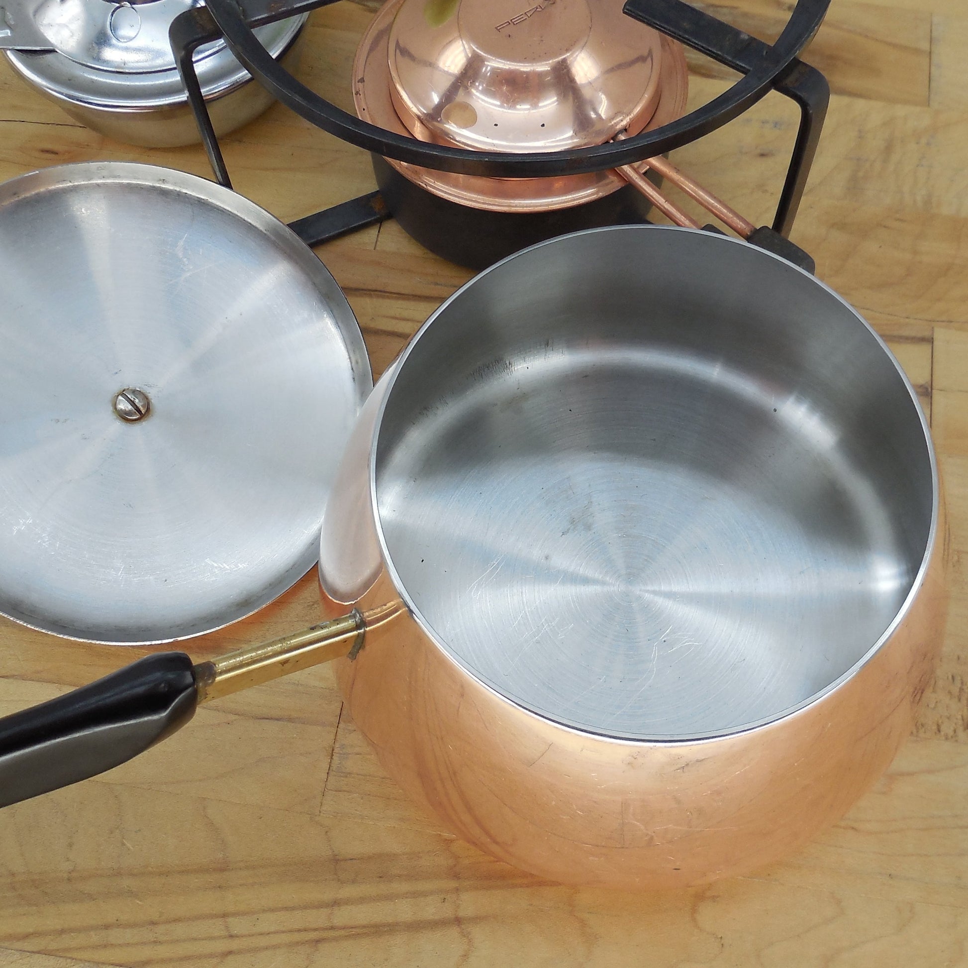 Perk Swiss Made Copper Stainless Fondue Pot Set Interior
