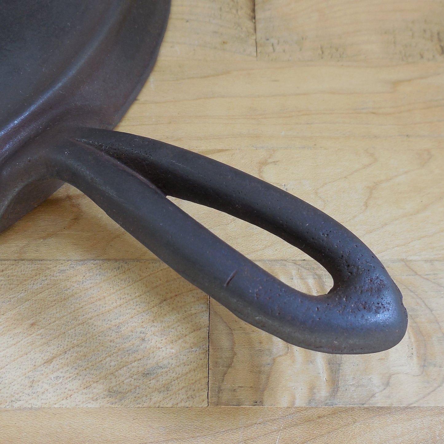 Favorite Piqua Ware #10 Round Cast Iron Griddle Rustic Used