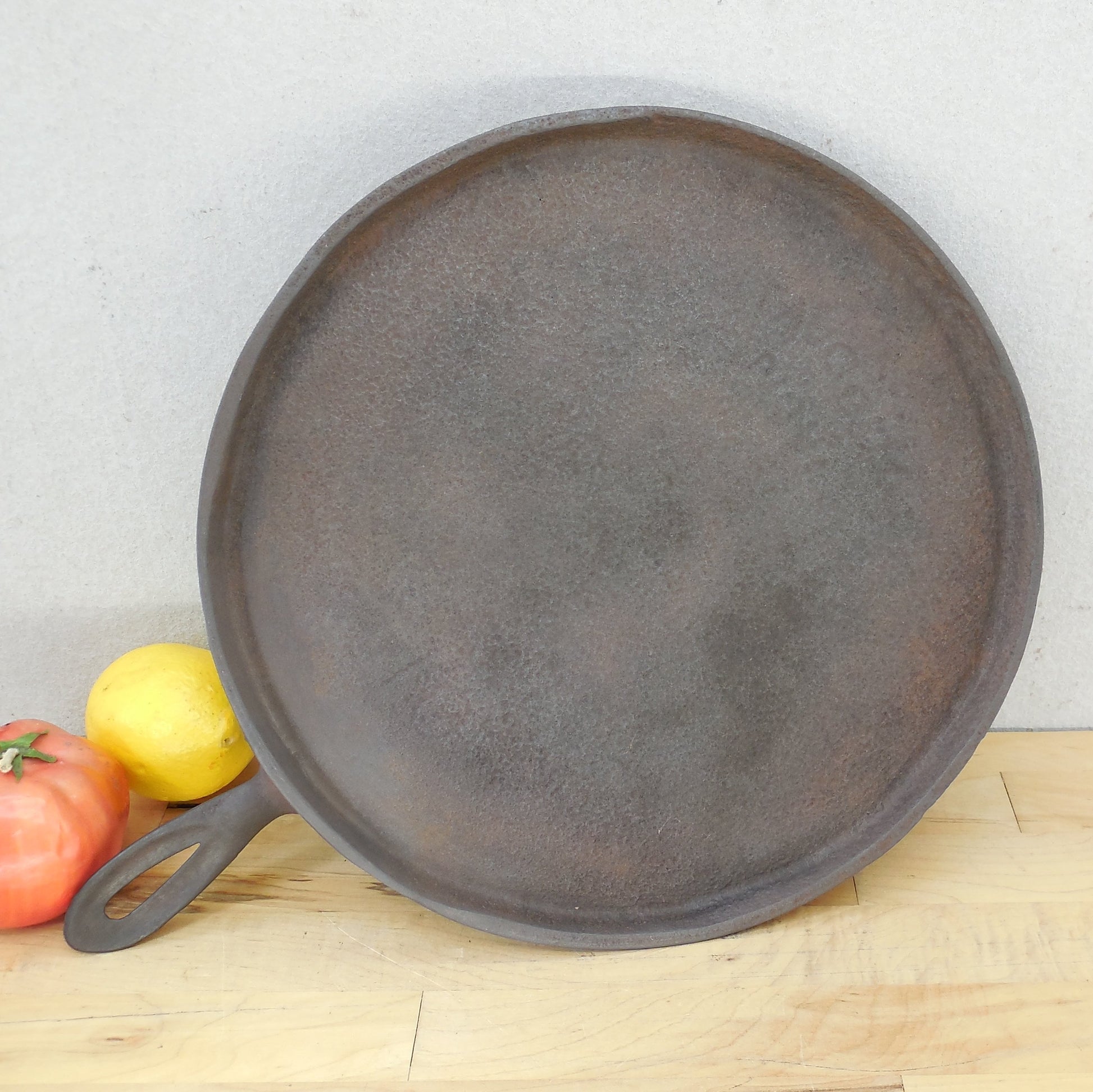 Favorite Piqua Ware #10 Round Cast Iron Griddle Rustic Pitted