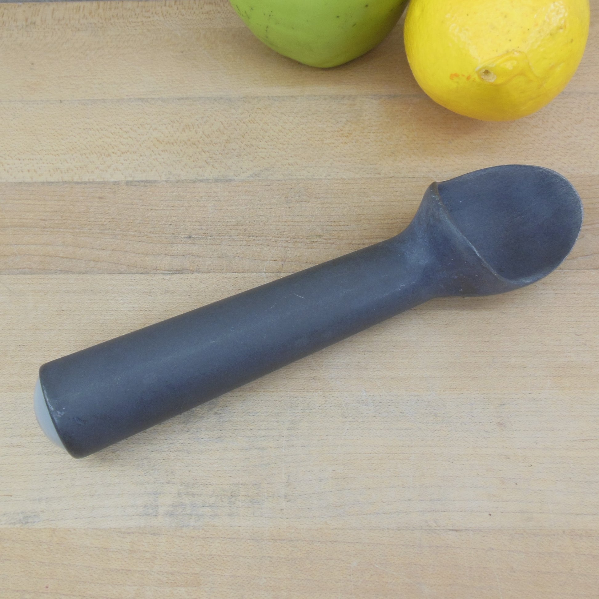 The Pampered Chef Vintage Ice Cream Scoop Liquid Filled Handle