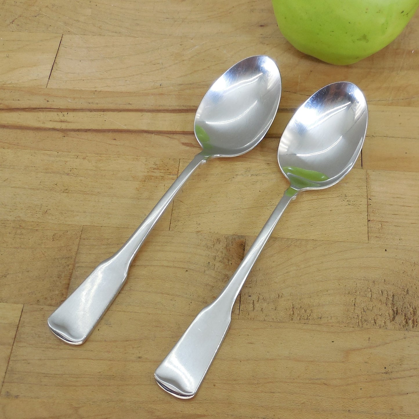 Oneida Heritage Cube American Colonial Stainless Flatware - 2 Place/Soup Spoons