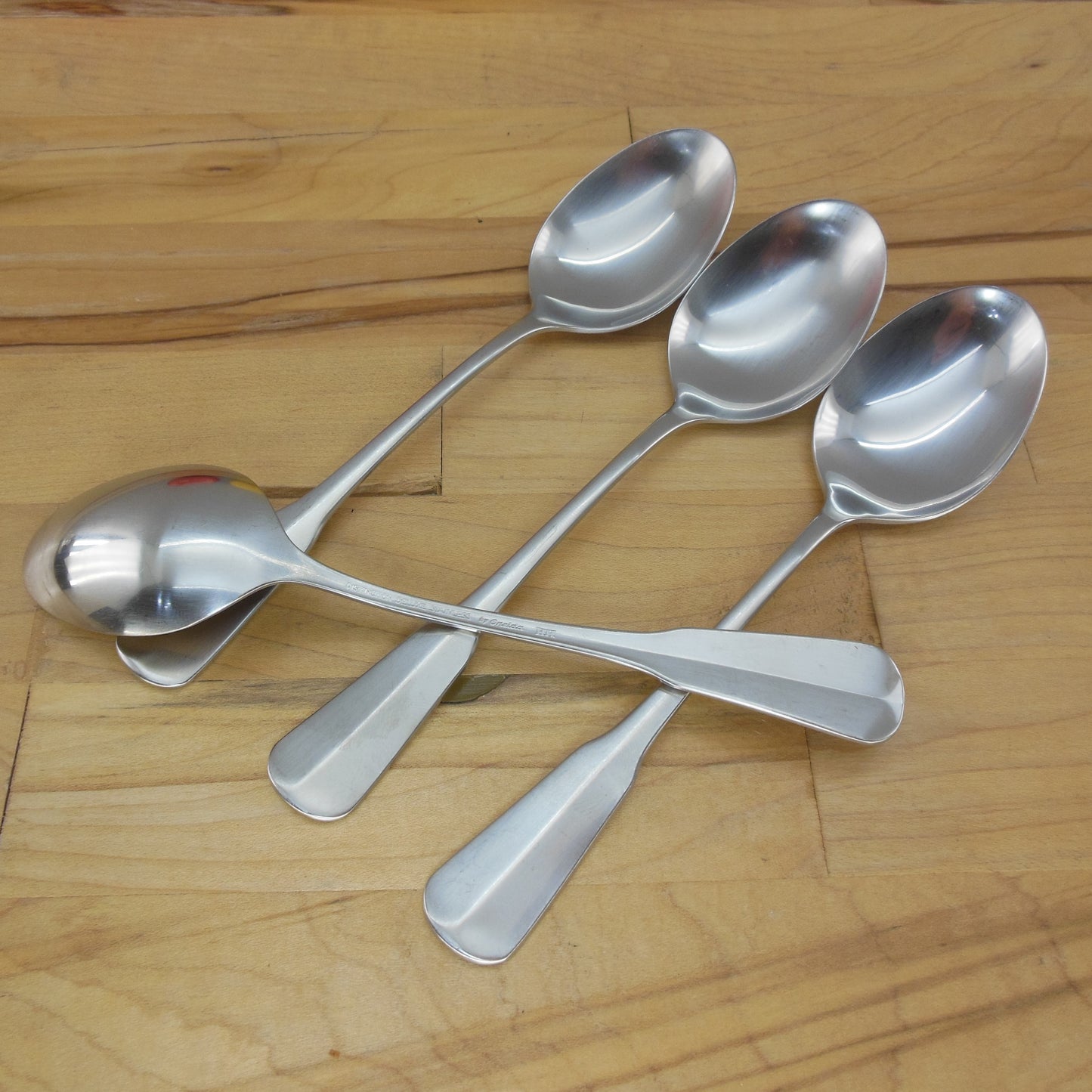 Oneida Distinction Deluxe Stainless Colonial Artistry - 4 Set Place Soup Spoons Used