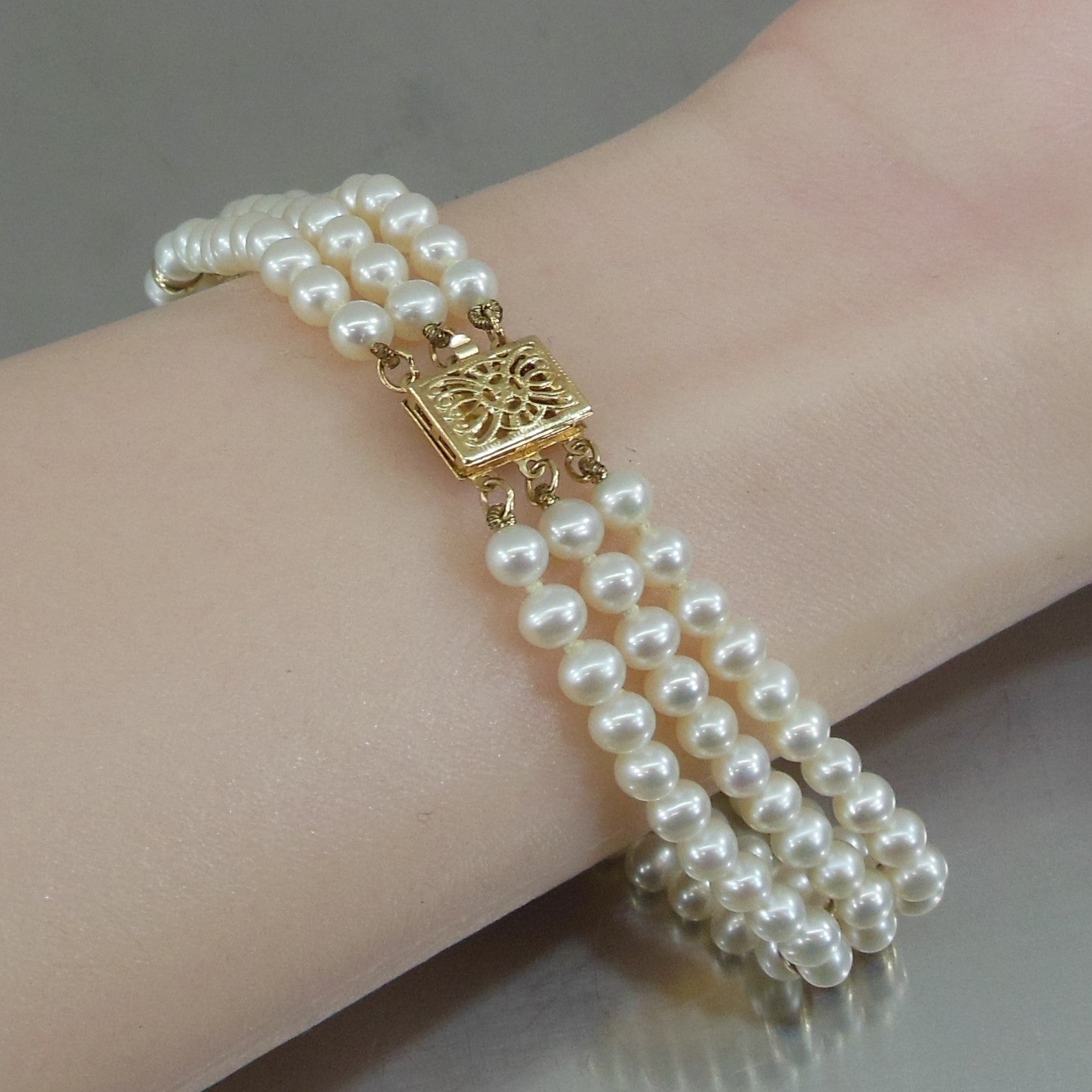Estate 14K Yellow Gold Clasp & Beads 3 Strand Cultured Pearl Bracelet vintage
