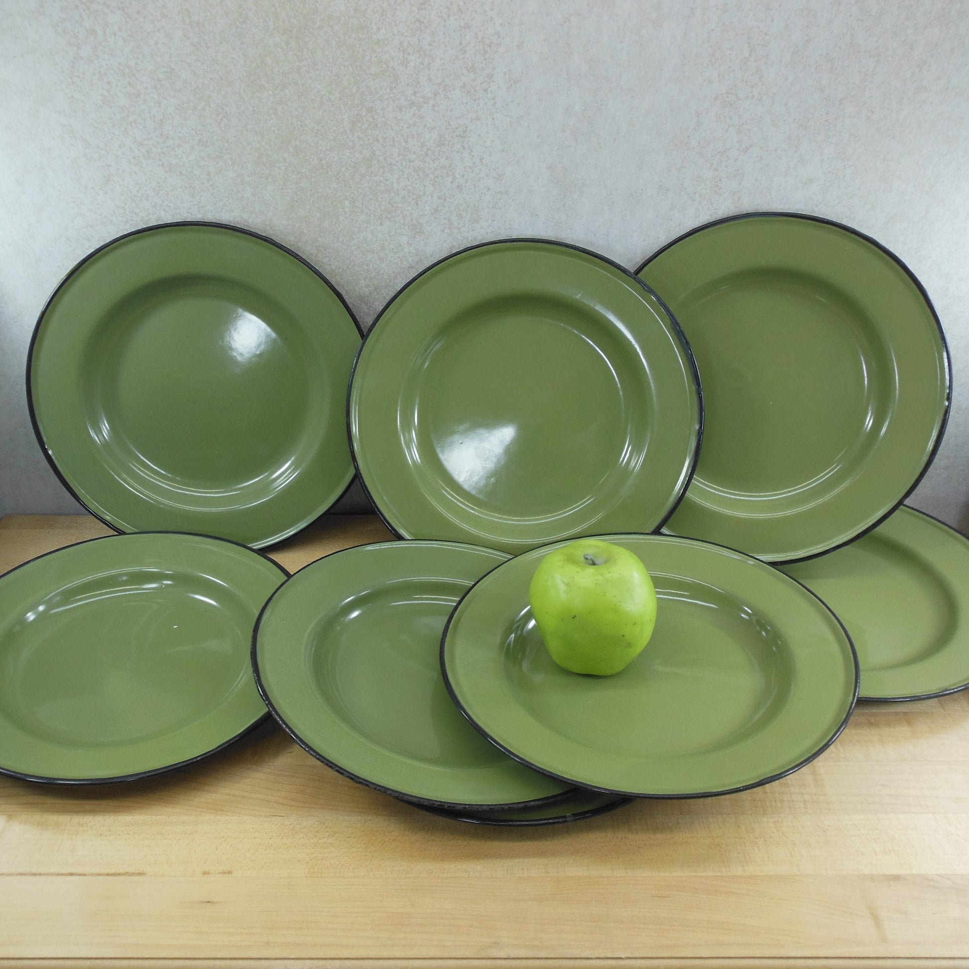Huta Silesia Poland Avocado Green Enamelware 10 Dinner Plates - 8 Set