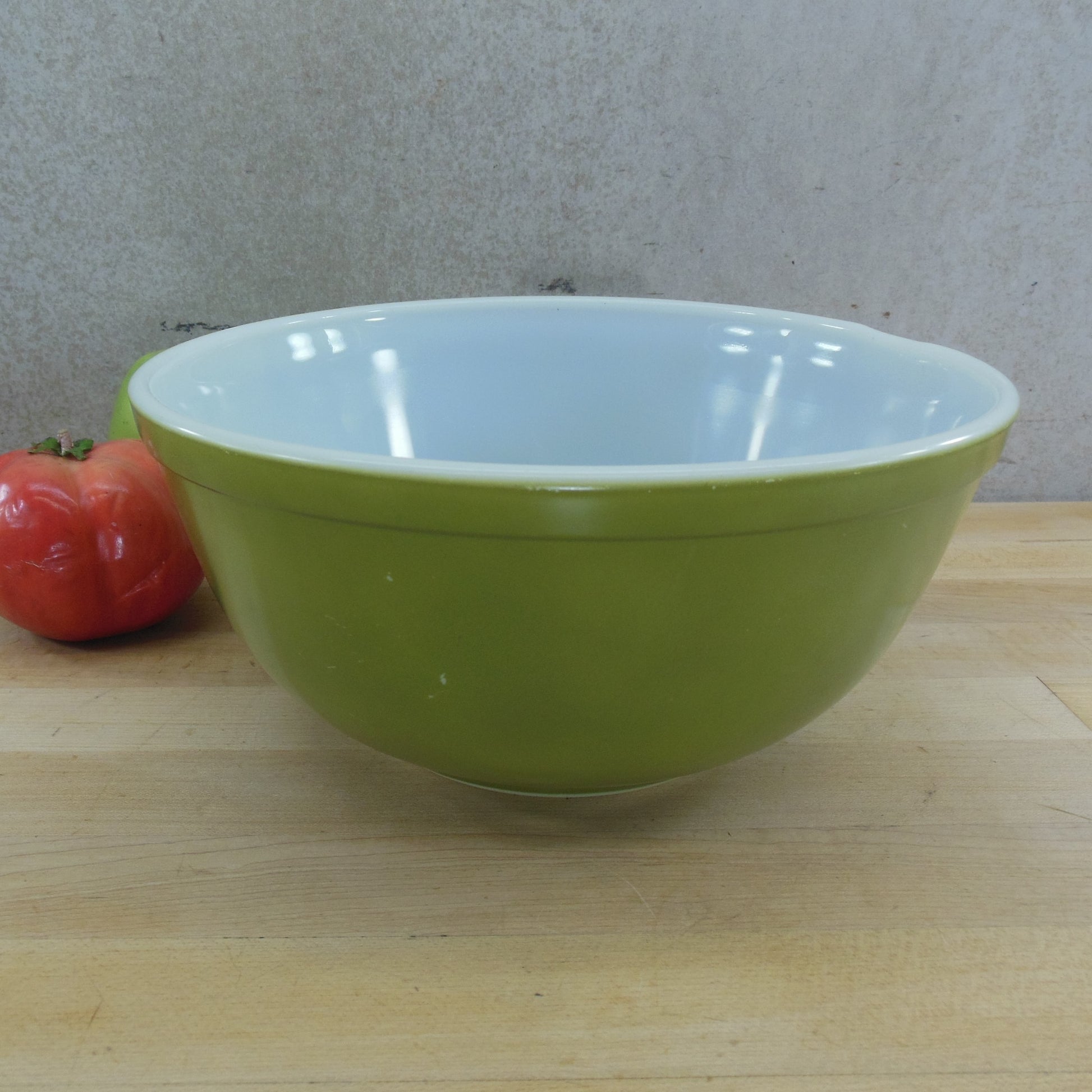 Pyrex Glass USA Verde Green 2.5 Quart Mixing Bowl 403