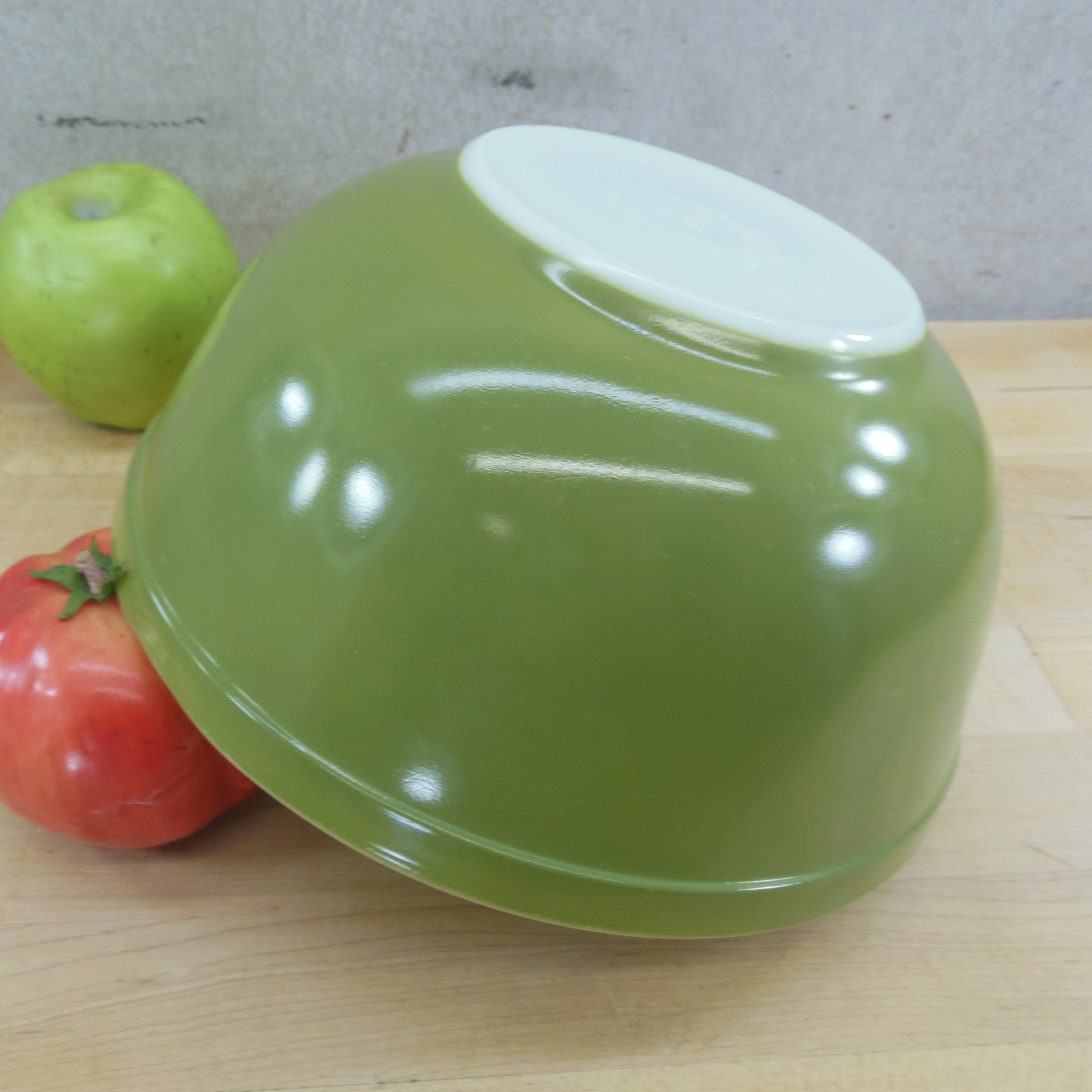 Pyrex Glass USA Verde Green 2.5 Quart Mixing Bowl 403 Avocado