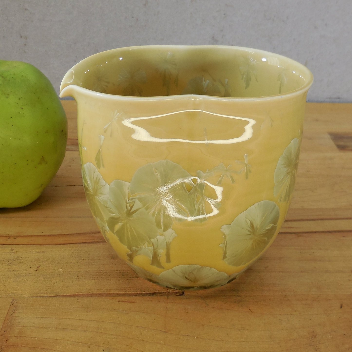 Yyoto Japan Matcha Bowl Crystal Flower Porcelain Yellow Green Signed