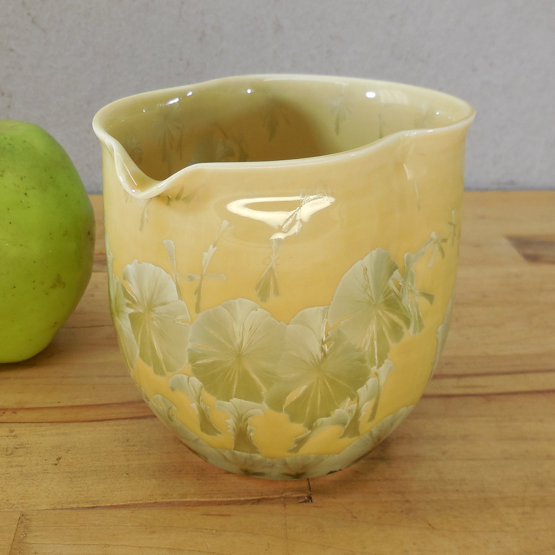 Yyoto Japan Matcha Bowl Crystal Flower Porcelain Yellow Green Signed