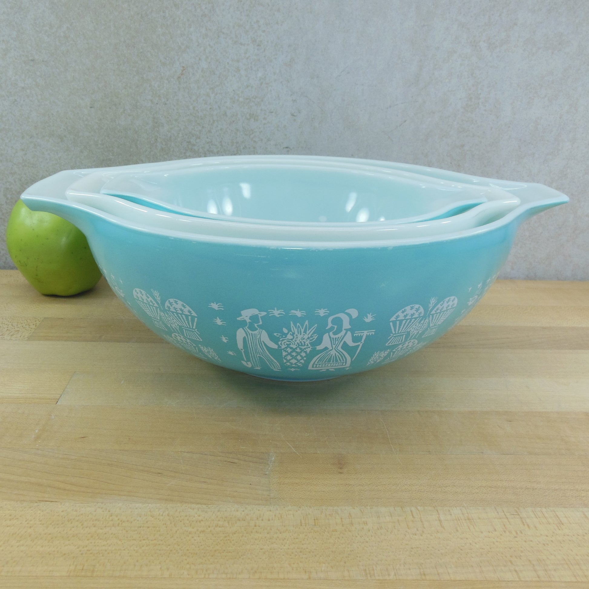 Pyrex Glass USA Amish Butterprint Turquoise White Cinderella Mixing Bo –  Olde Kitchen & Home