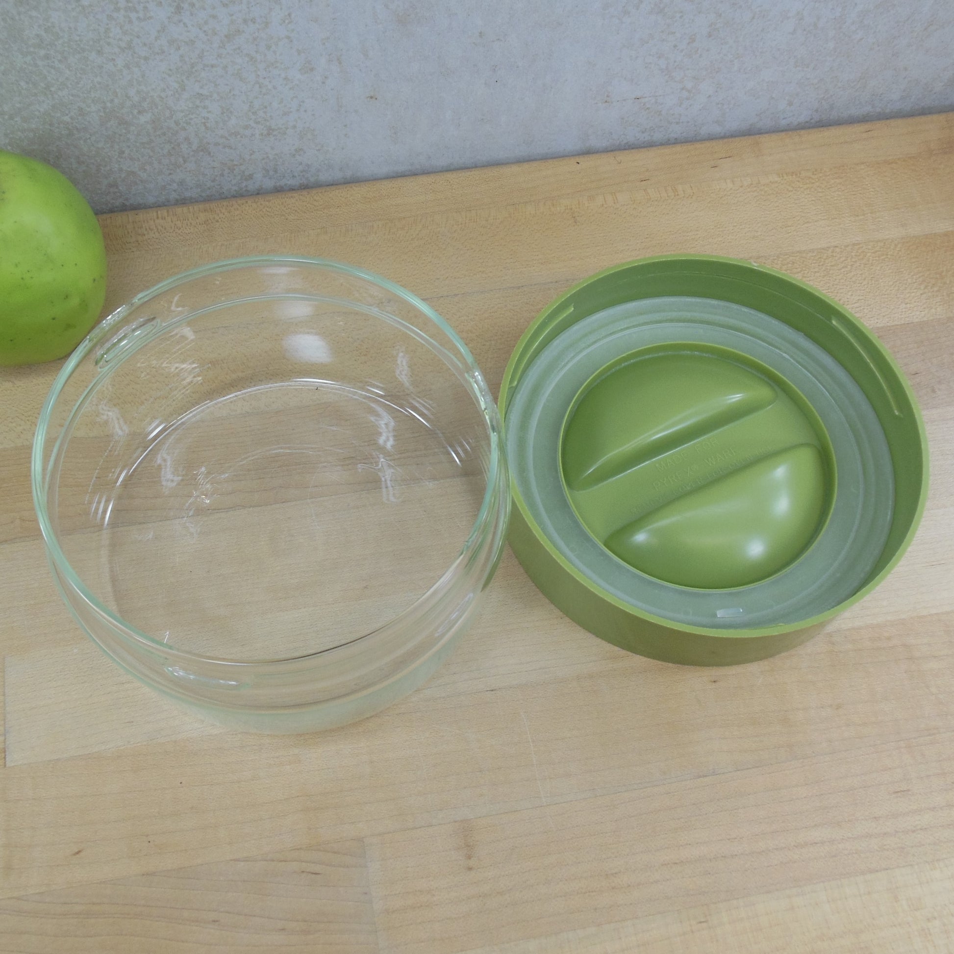 Pyrex Glass USA See-N-Store Canister Avocado Green Vintage used
