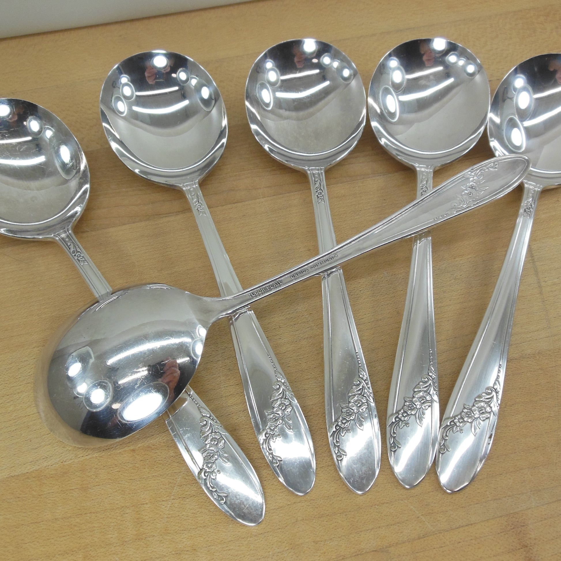 Oneida Community Tudor Silver Plate Queen Bess II - 6 Set Gumbo Spoons Used