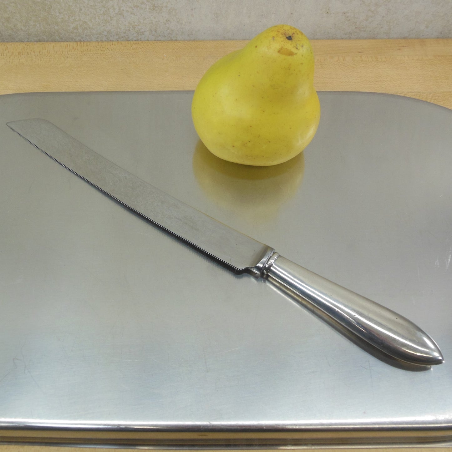 Raimond Sheffield England Sterling Handle Stainless Serrated Cake Knife