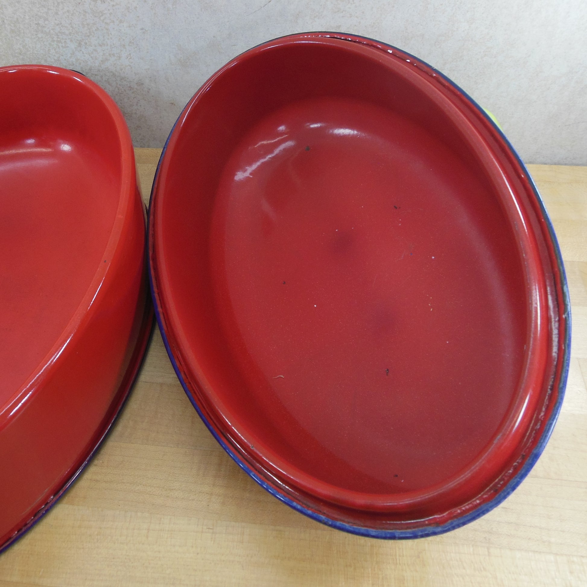 Unbranded Red Blue Trim Rim Enamelware Oval Roaster Pot used
