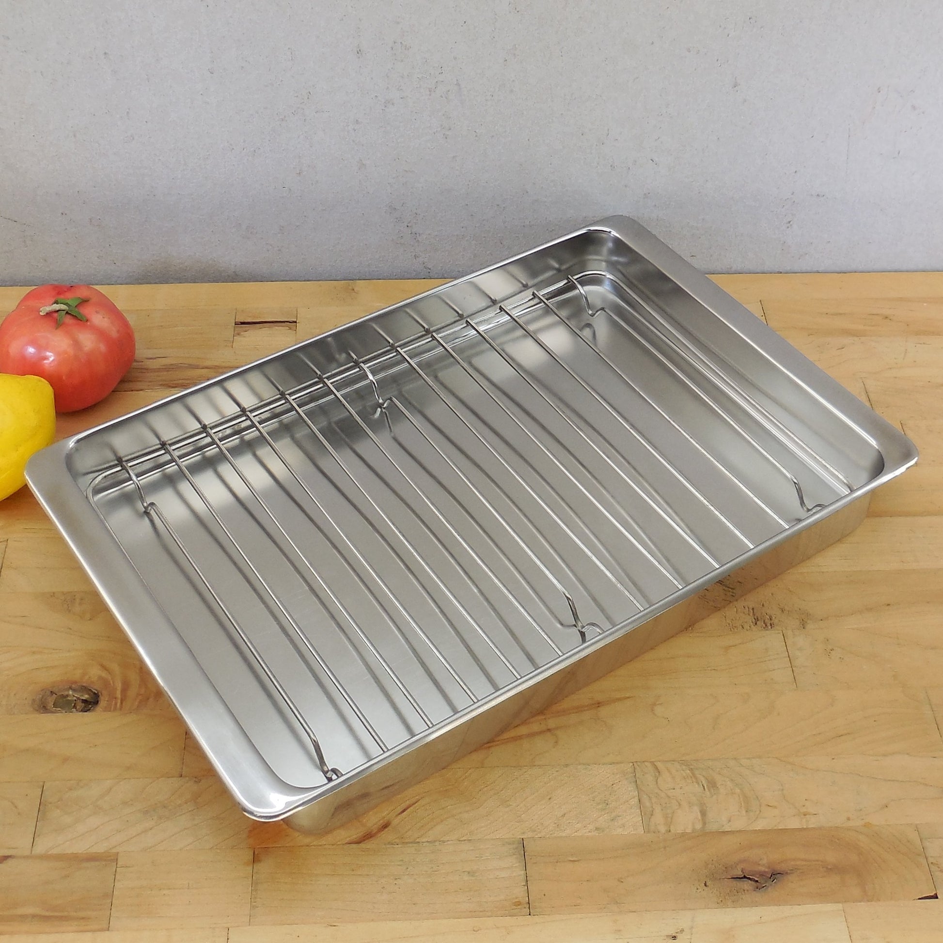 Revere Ware 2525 Stainless Baking Roasting Pan 5 1/2 Qt - 15¼ x 10½ x 2” Rack
