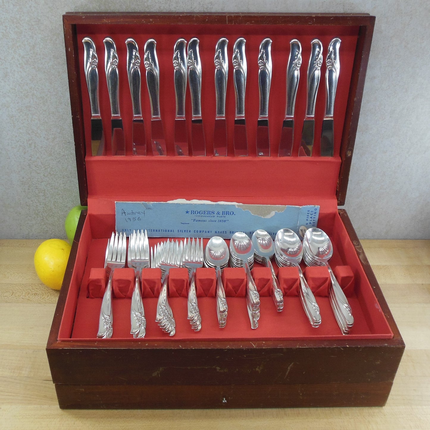 Rogers & Bros. 1957 Exquisite Radiant Lady Silverplate Silverware Set - Service for 12