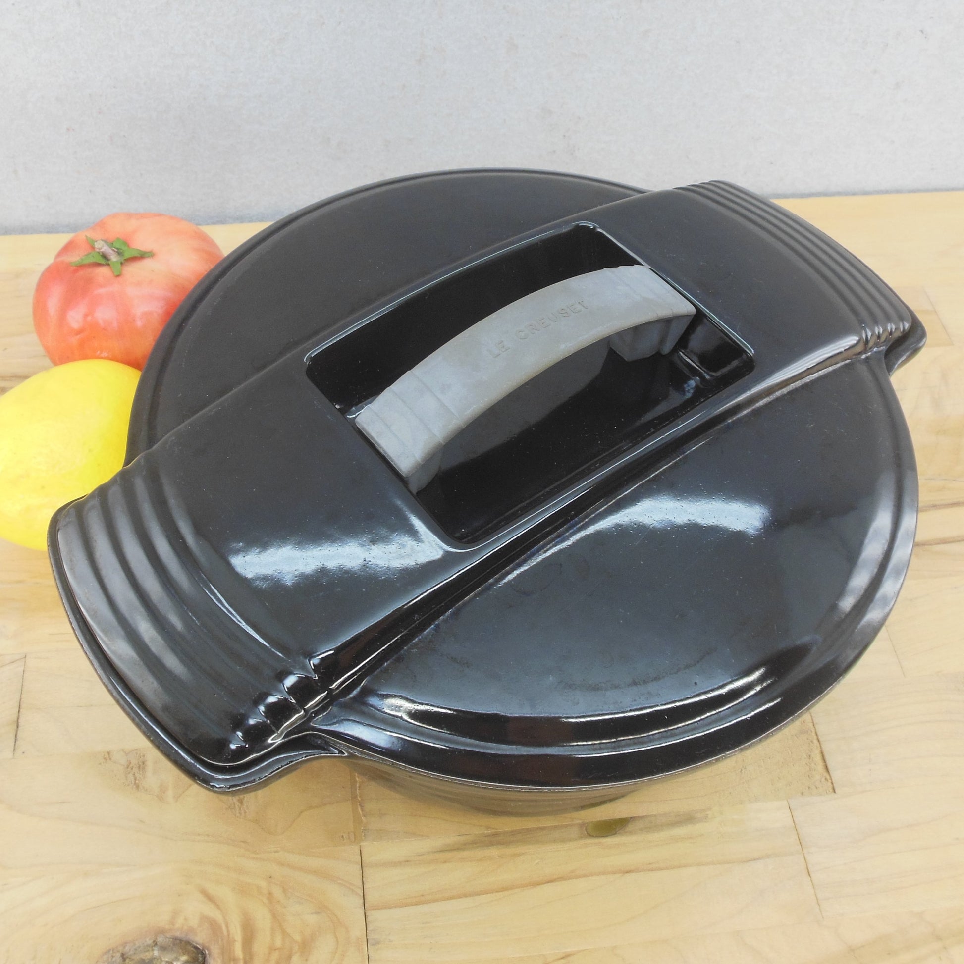 Le Creuset Futura Ebony Black Enamel Cast Iron #23 Dutch Oven Loewy Vintage