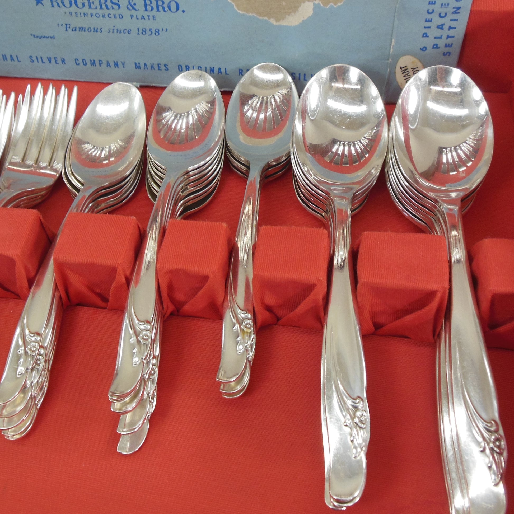 Rogers & Bros. 1957 Exquisite Radiant Lady Silverplate Silverware Set - Service for 12 Used 70 pieces