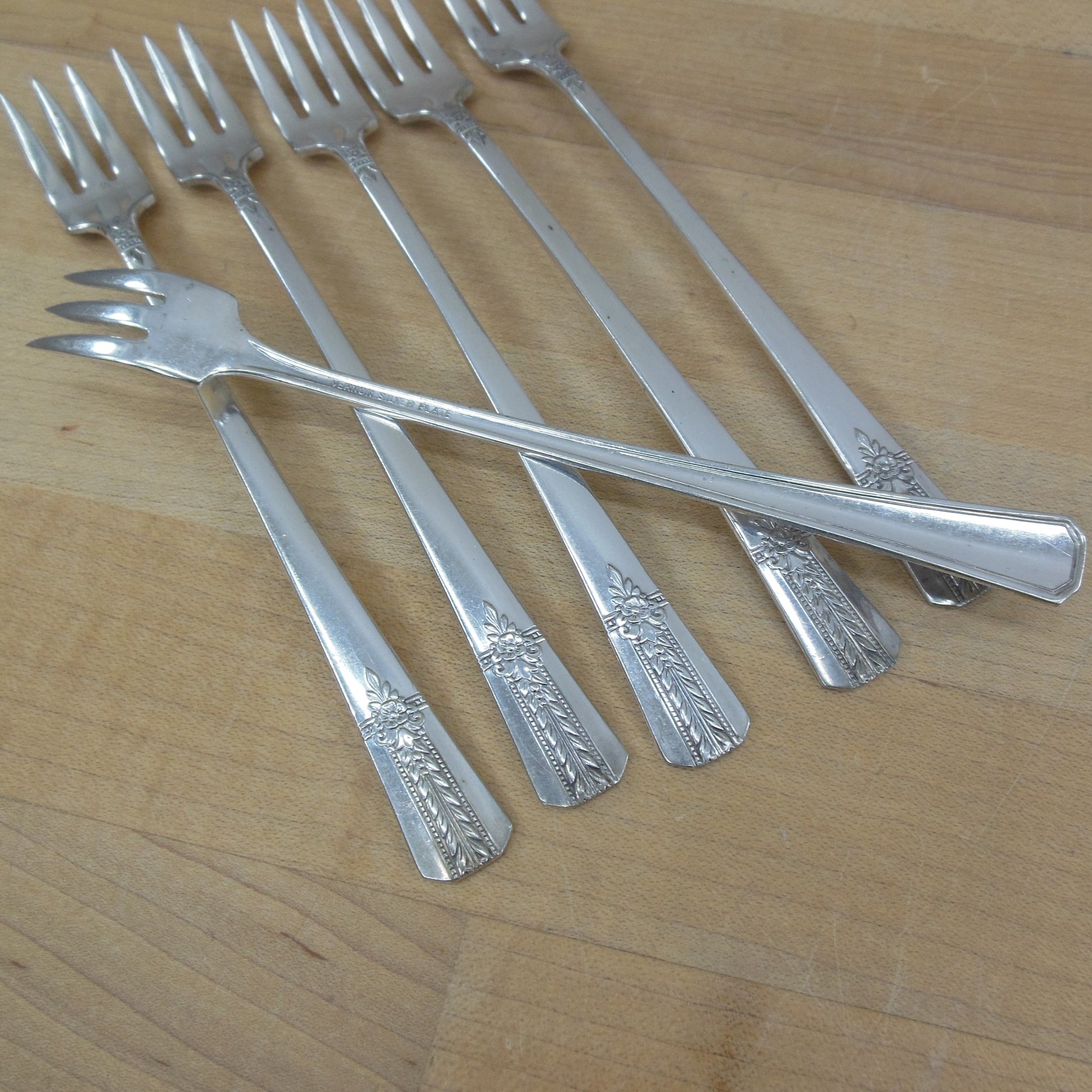 Vernon Silver Plate Romford - 6 set Seafood Forks Used