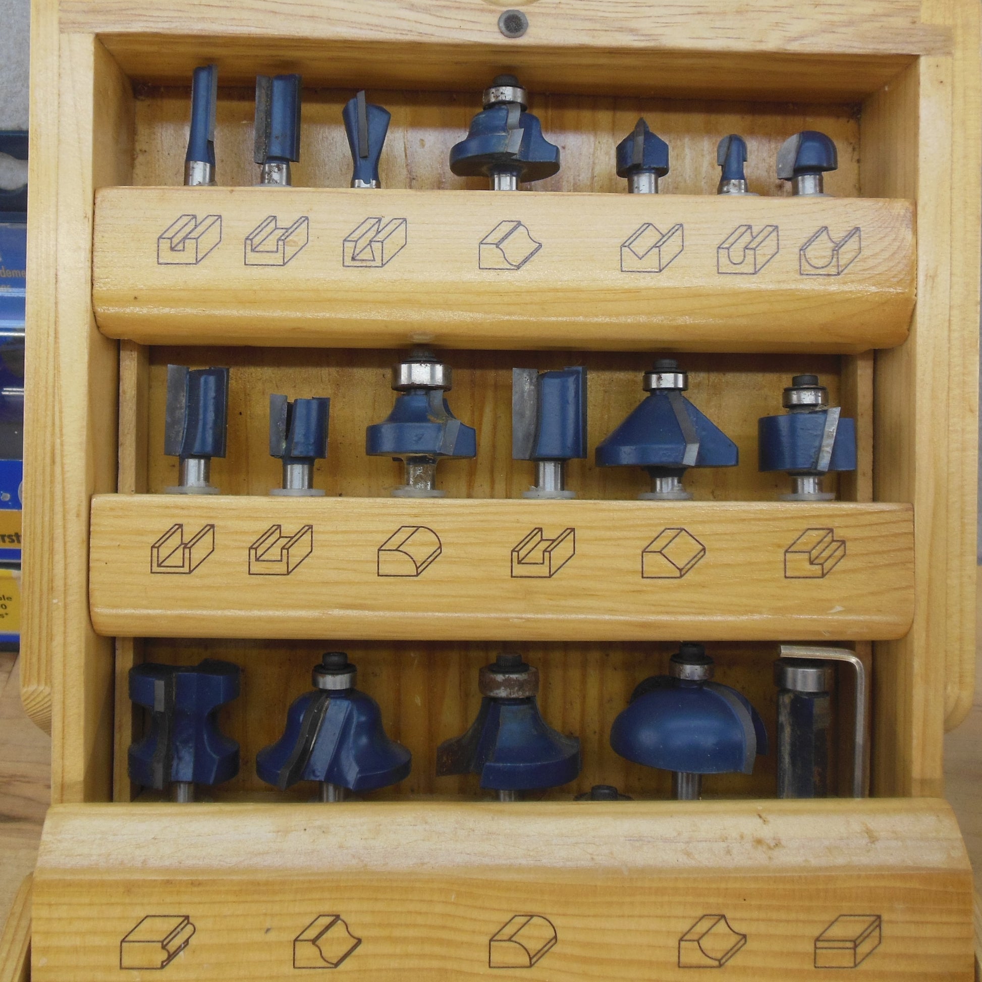 Ryobi R1801M1 Router & R181FB1 Fixed Base 1.5HP & 3 Bits Forstner Sets Wood Case 18