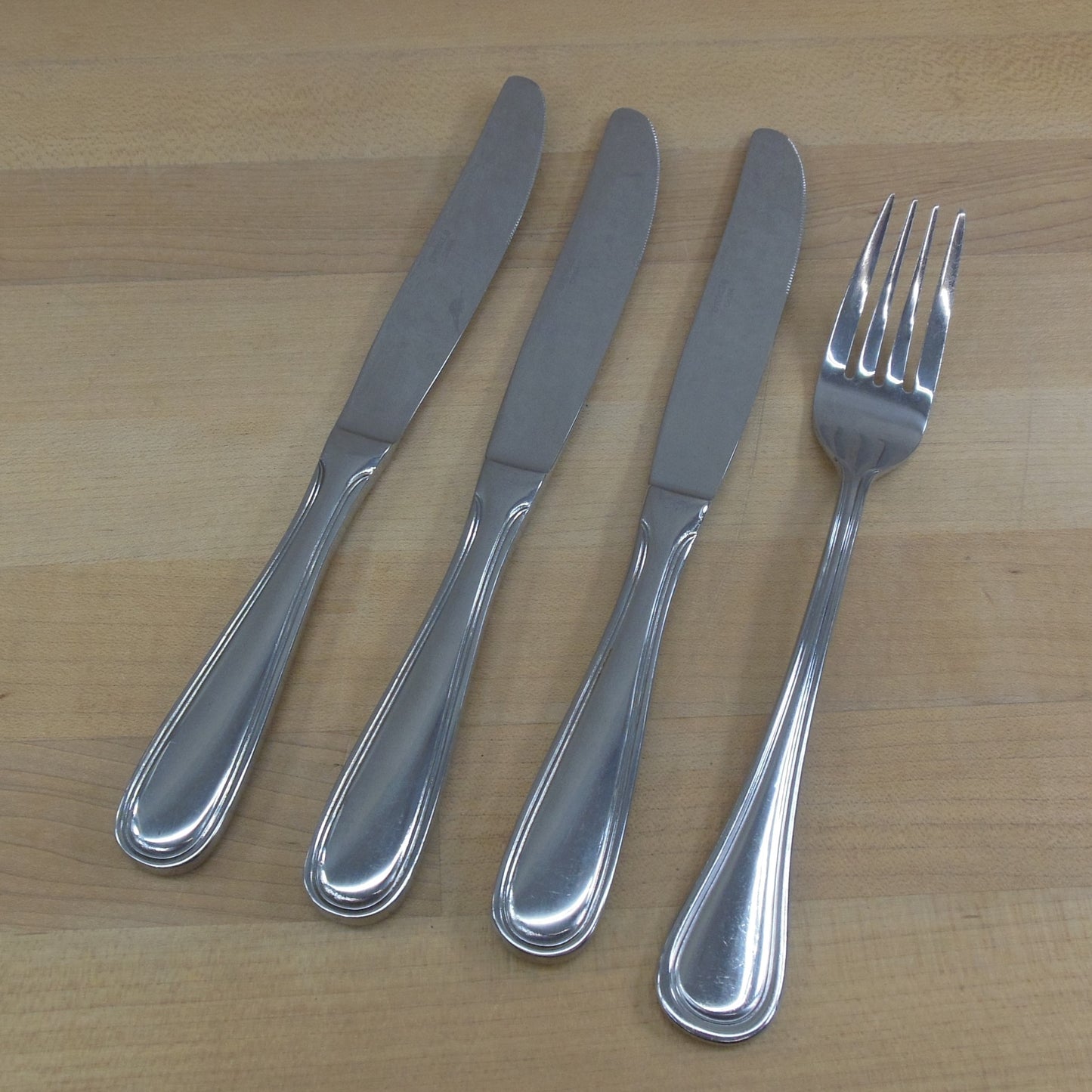 Towle China Stratford Outlined Handle Stainless 3 Dinner Knives & 1 Fork