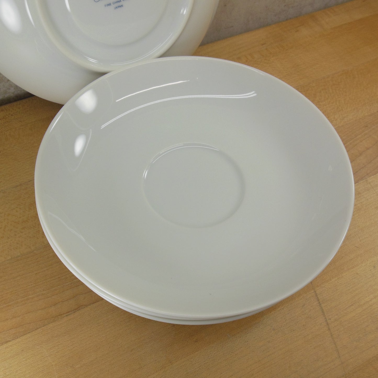 Mikasa Japan Classic Flair White Dinnerware - Saucer Plates 4 Set Used