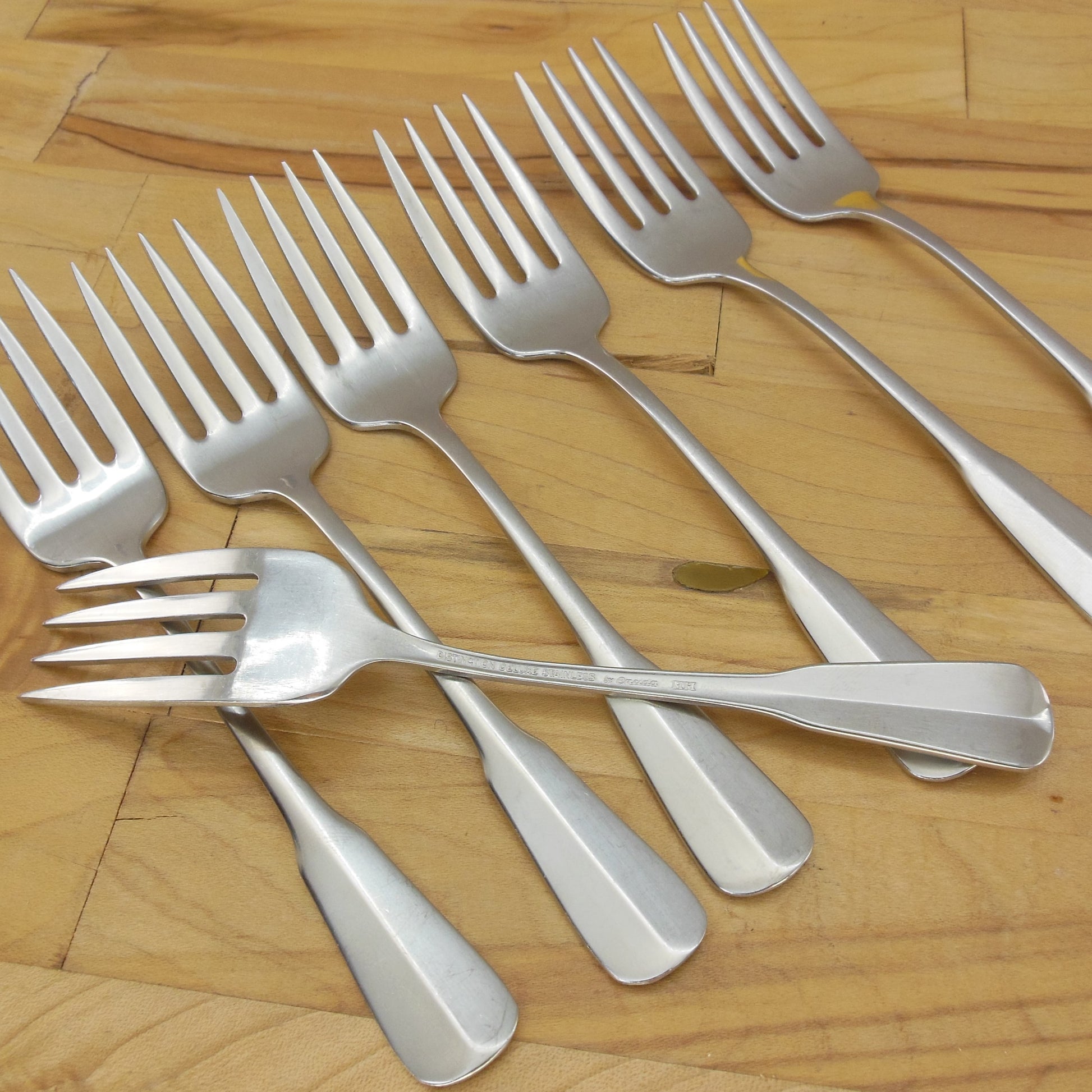 Oneida Distinction Deluxe Stainless Colonial Artistry - 7 Set Salad Forks used