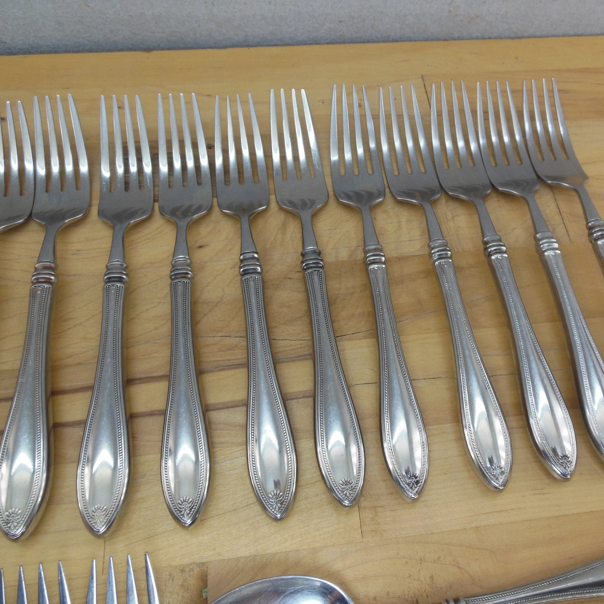 Oneida USA Heirloom Sheraton Stainless Flatware Cube 35 Lot knife
