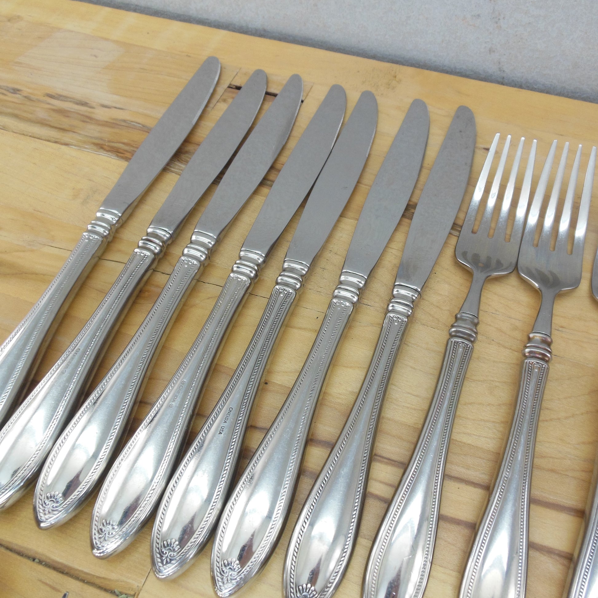 Oneida USA Heirloom Sheraton Stainless Flatware Cube 35 Lot used
