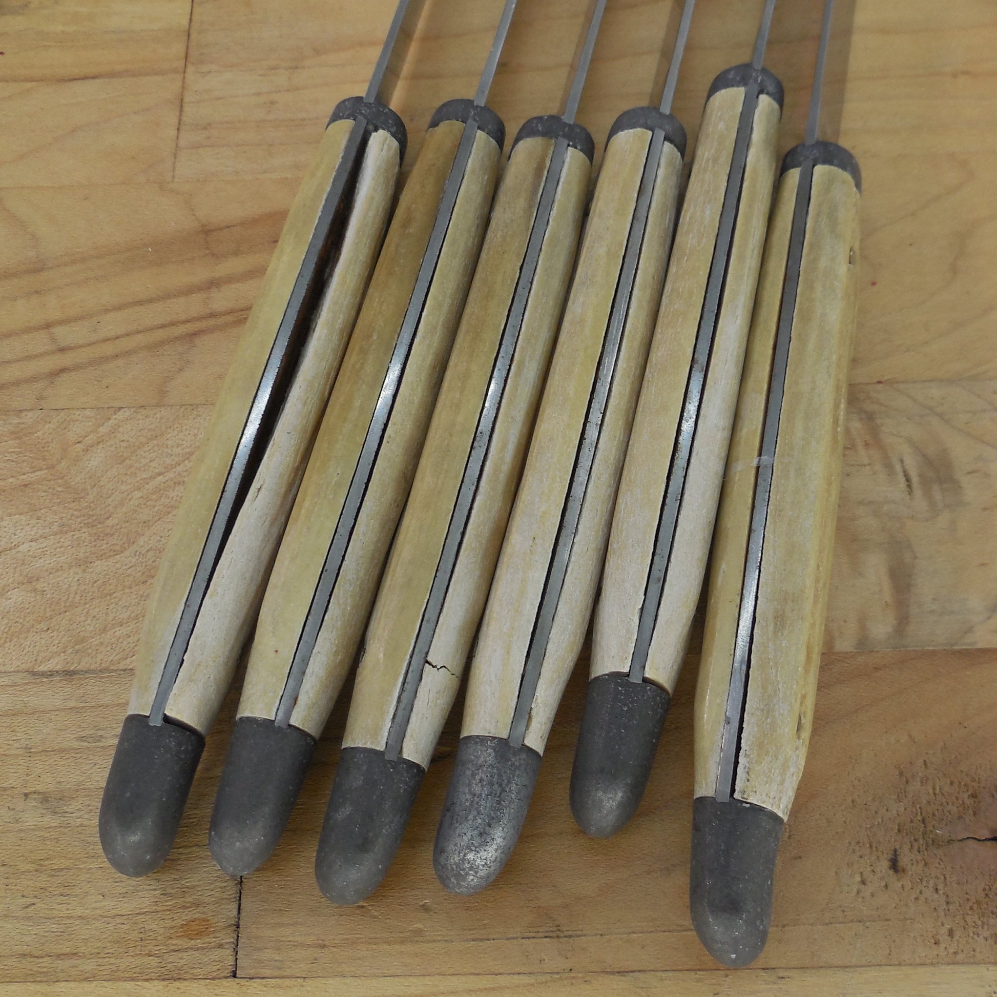 Queen Cutlery Jacques De Barr 14 Lot Steak Knives Bone  Wood Stainless vintage