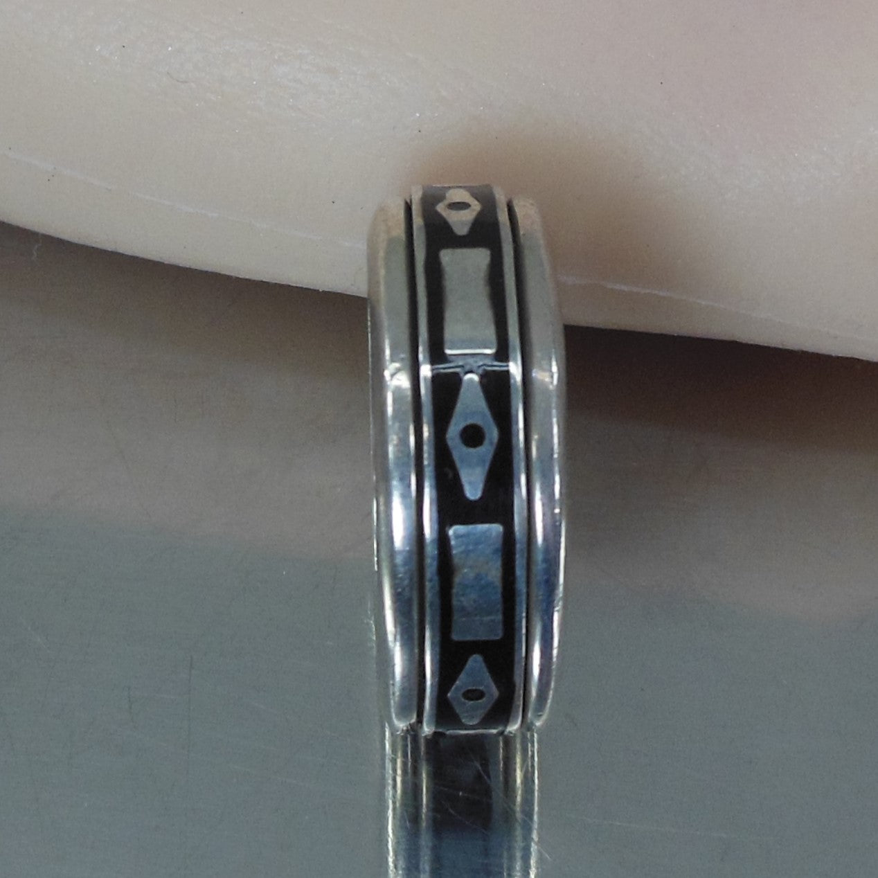 Southwest Design Sterling 925 Spinner Ring Black Enamel Size 9.75 used