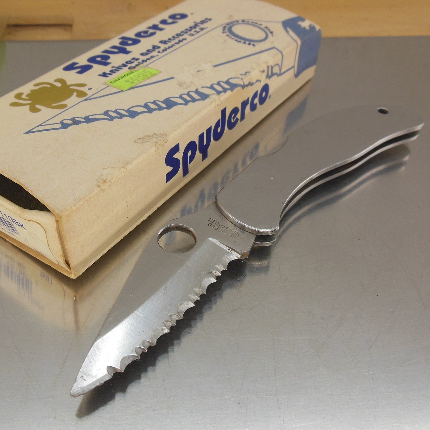 Spyderco Delica AUS-6 Stainless Folding Pocket Knife & Box C11SBK