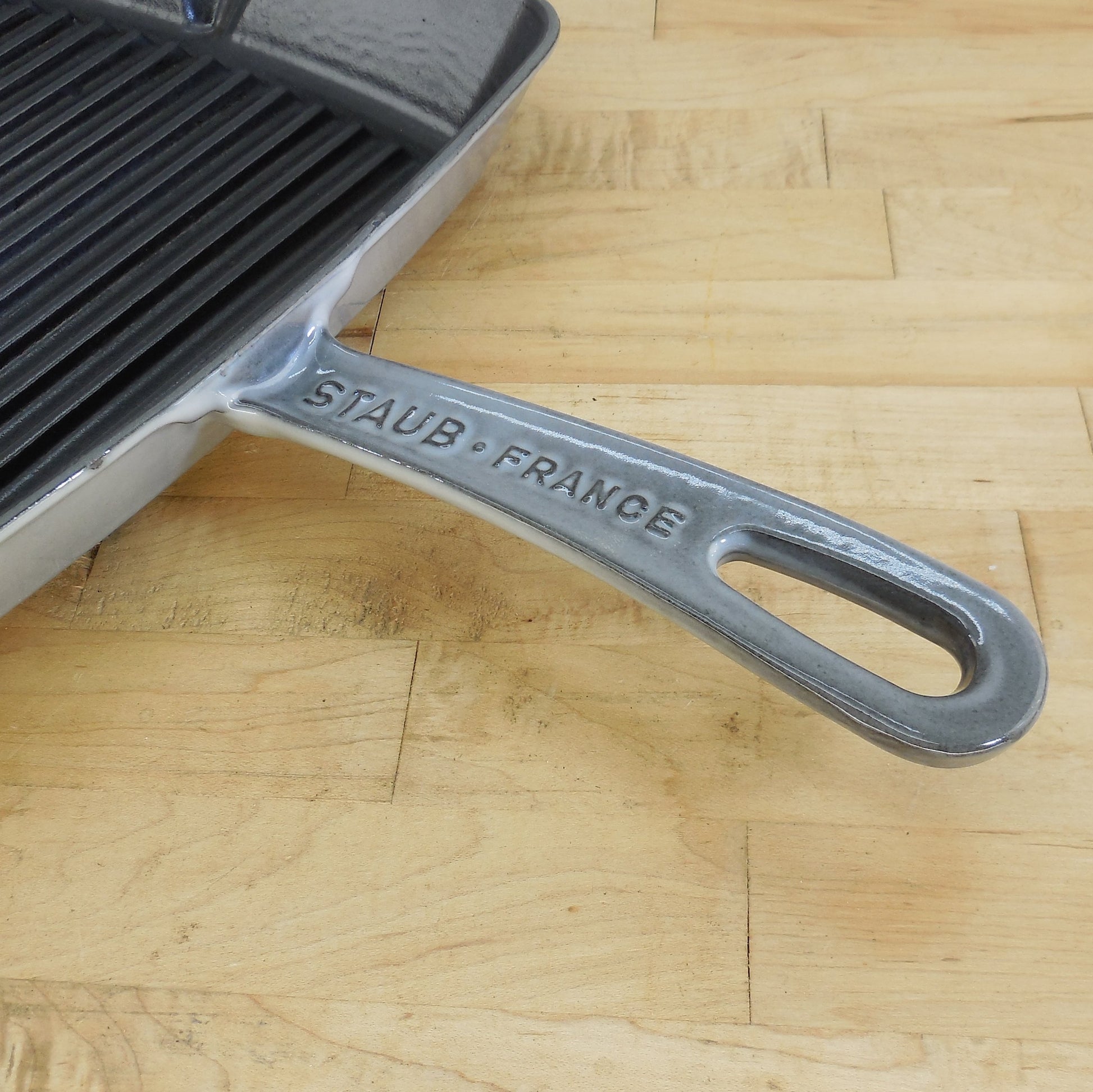 Staub France Cast Iron 12'' Square Grill Pan Graphite Gray Spouts