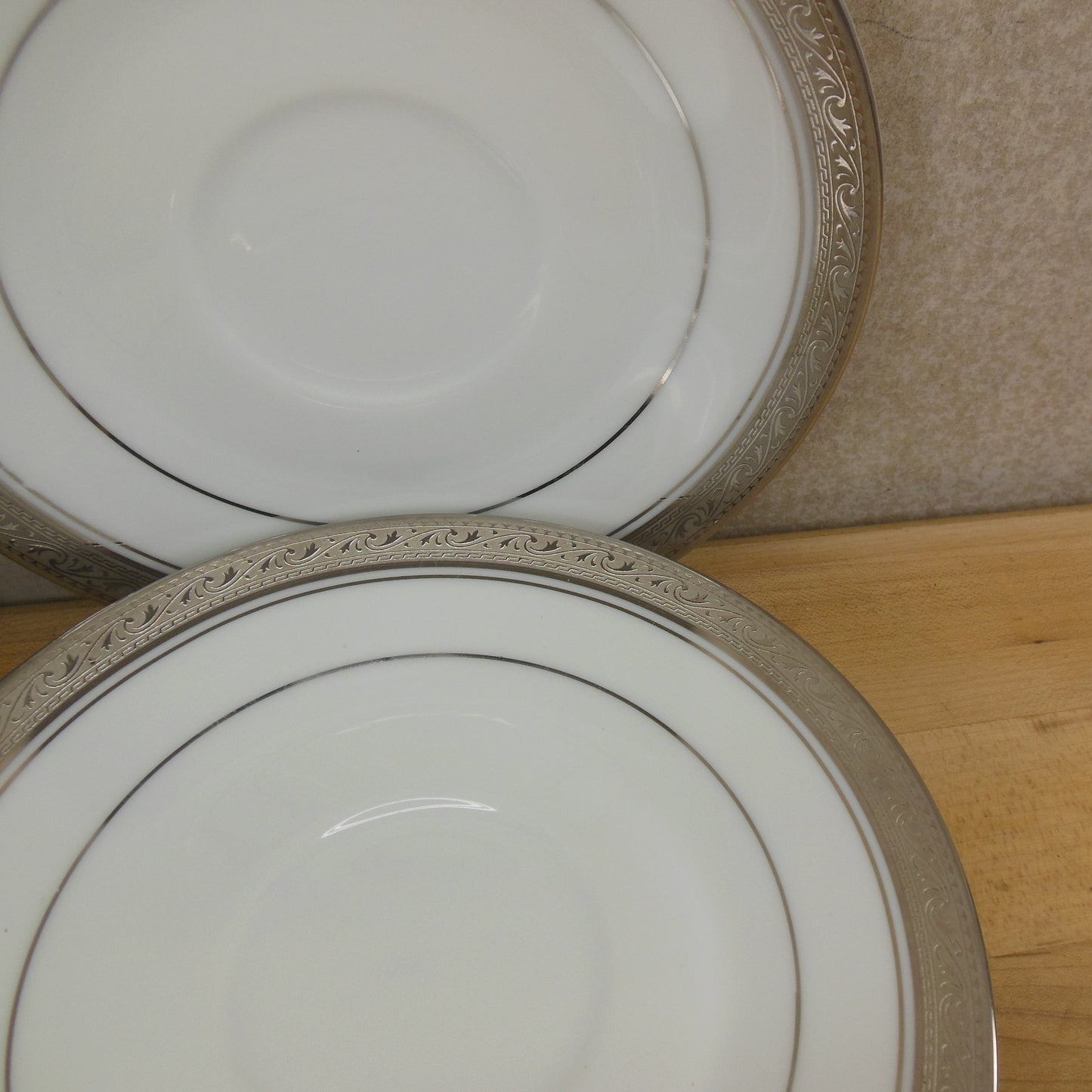 Noritake Legendary Crestwood Platinum - Saucer 3 Set used