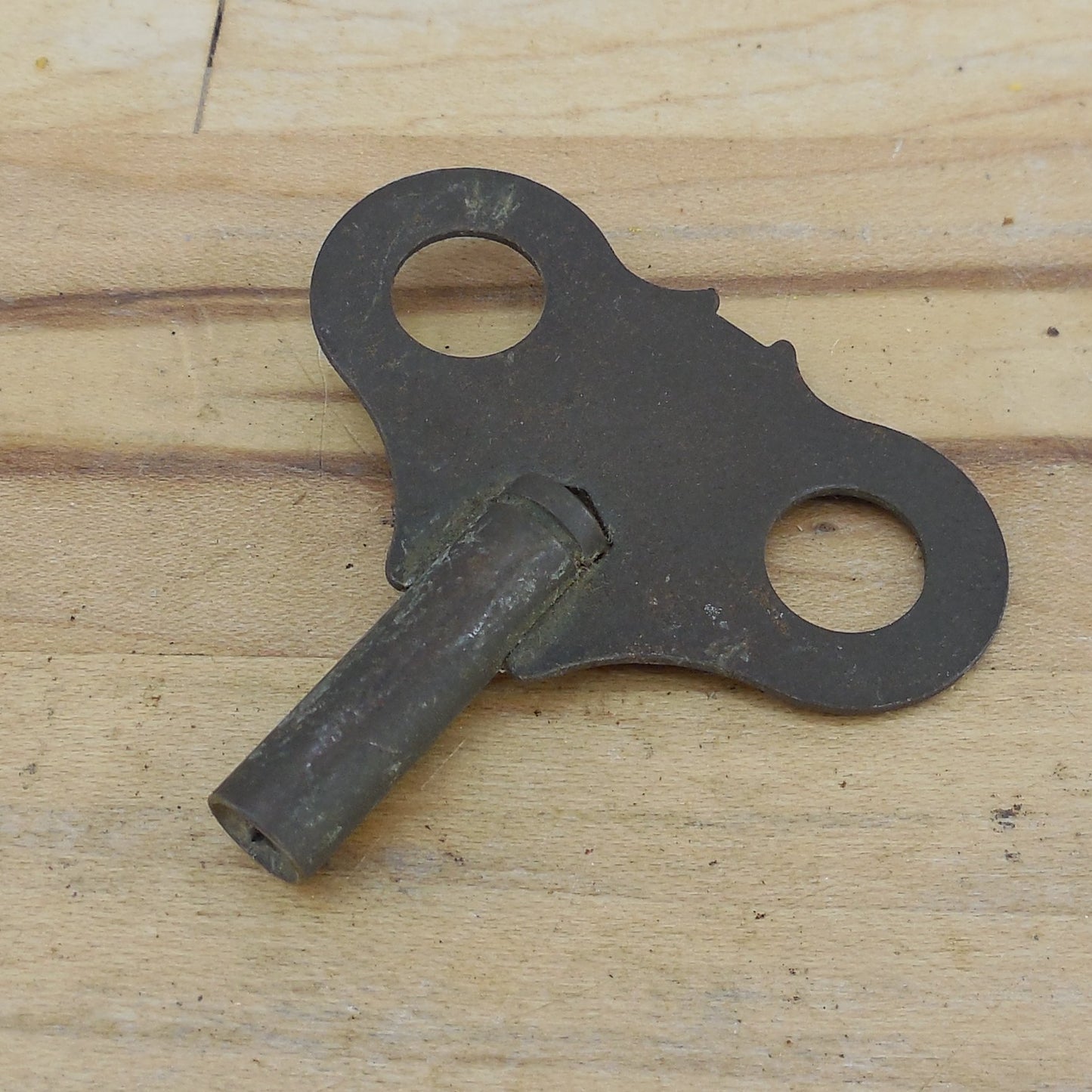 Syroco USA Bright Gold Flower Scroll 8 Day Wall Clock 18" - Not Running Key