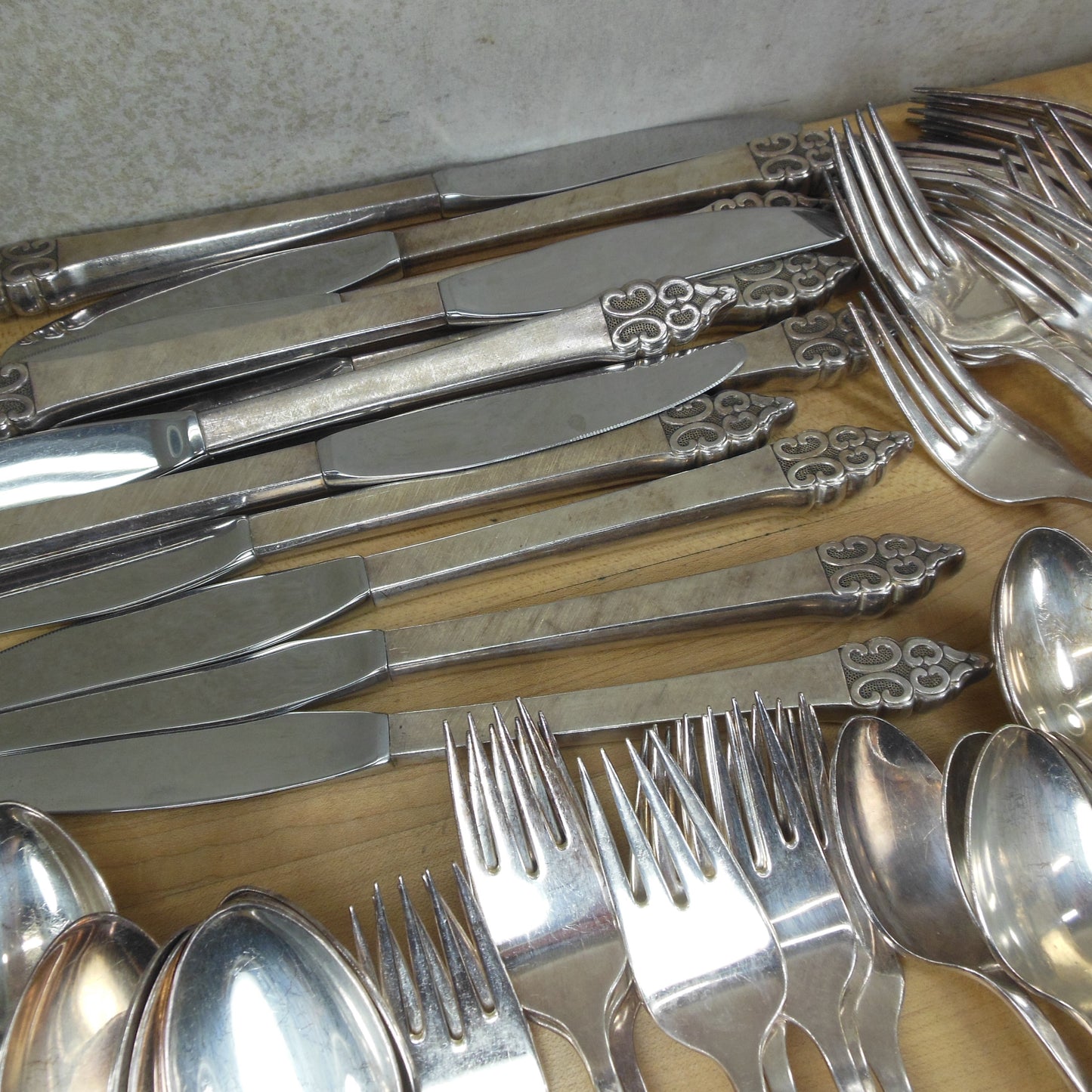 International Deep Silver Plate 1968 Triumph Silverware Service for 12 & Serving used