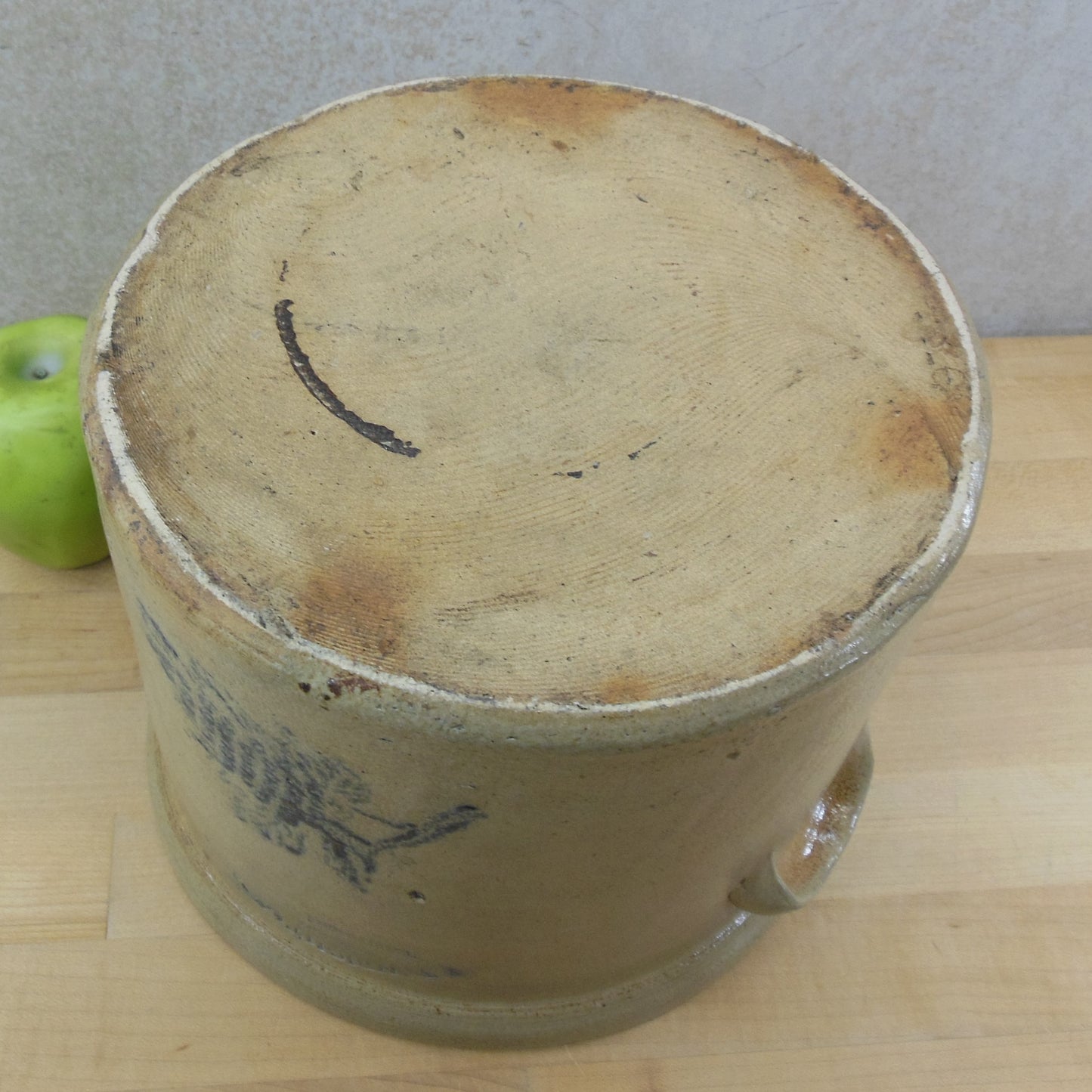 F.T. Wright & Sons Taunton Mass. Antique Stoneware 1 Gal. Crock Grapes bottom