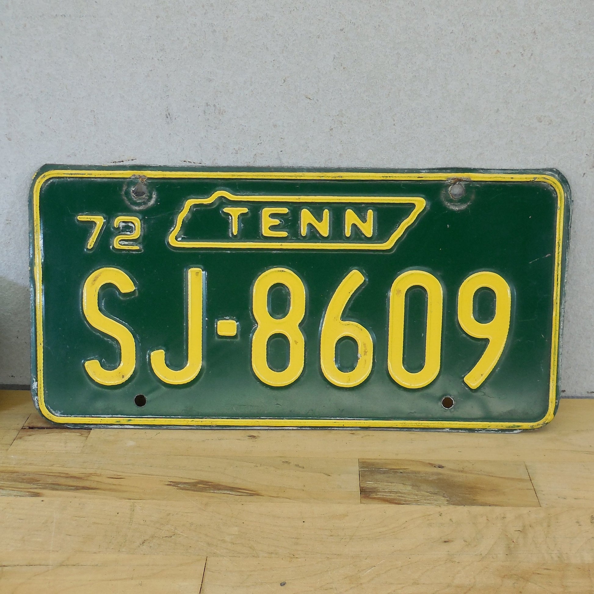 Tennessee 1972 License Plate Tag Green Yellow SJ-8609