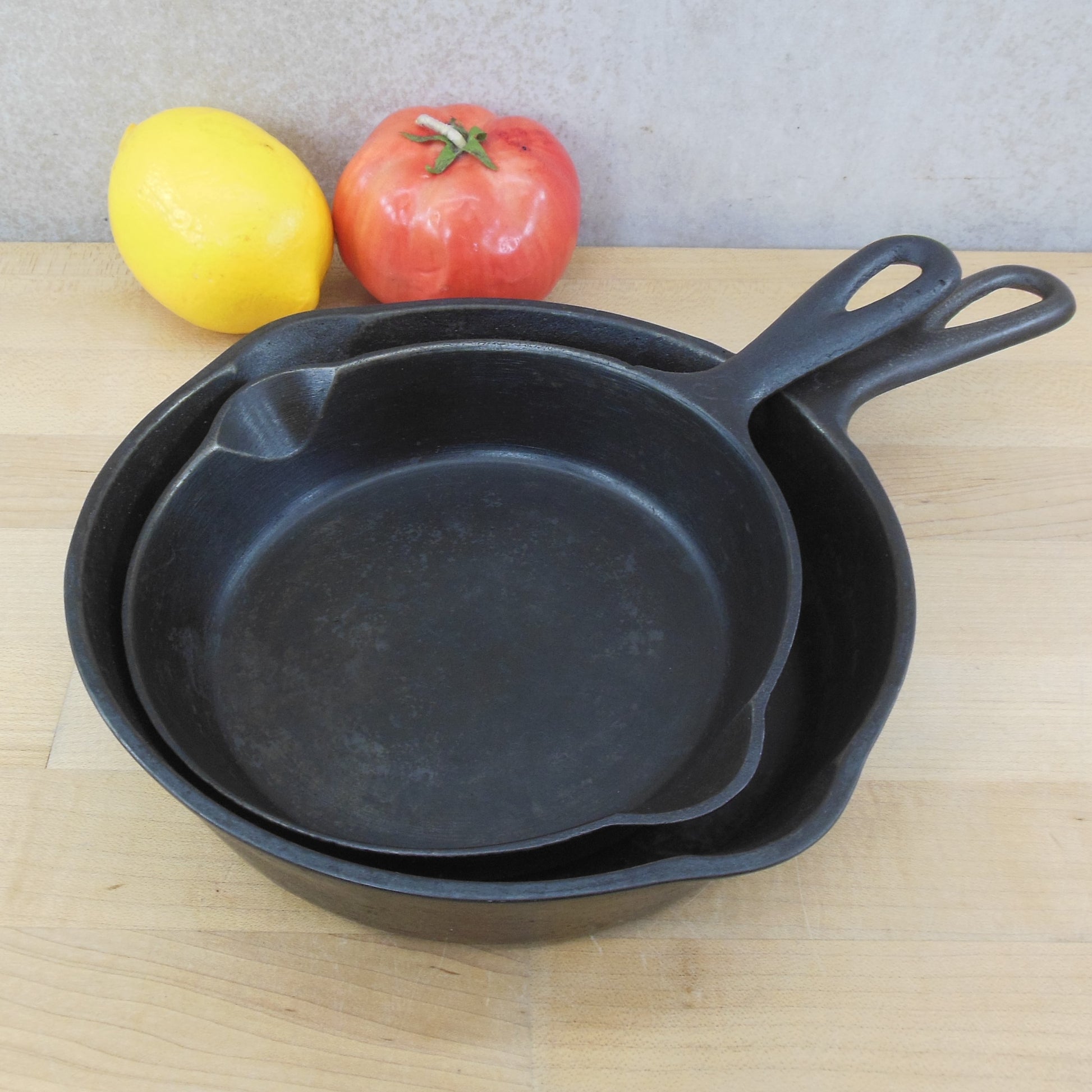 Unmarked Maker #3 #5 Cast Iron Skillets Pair