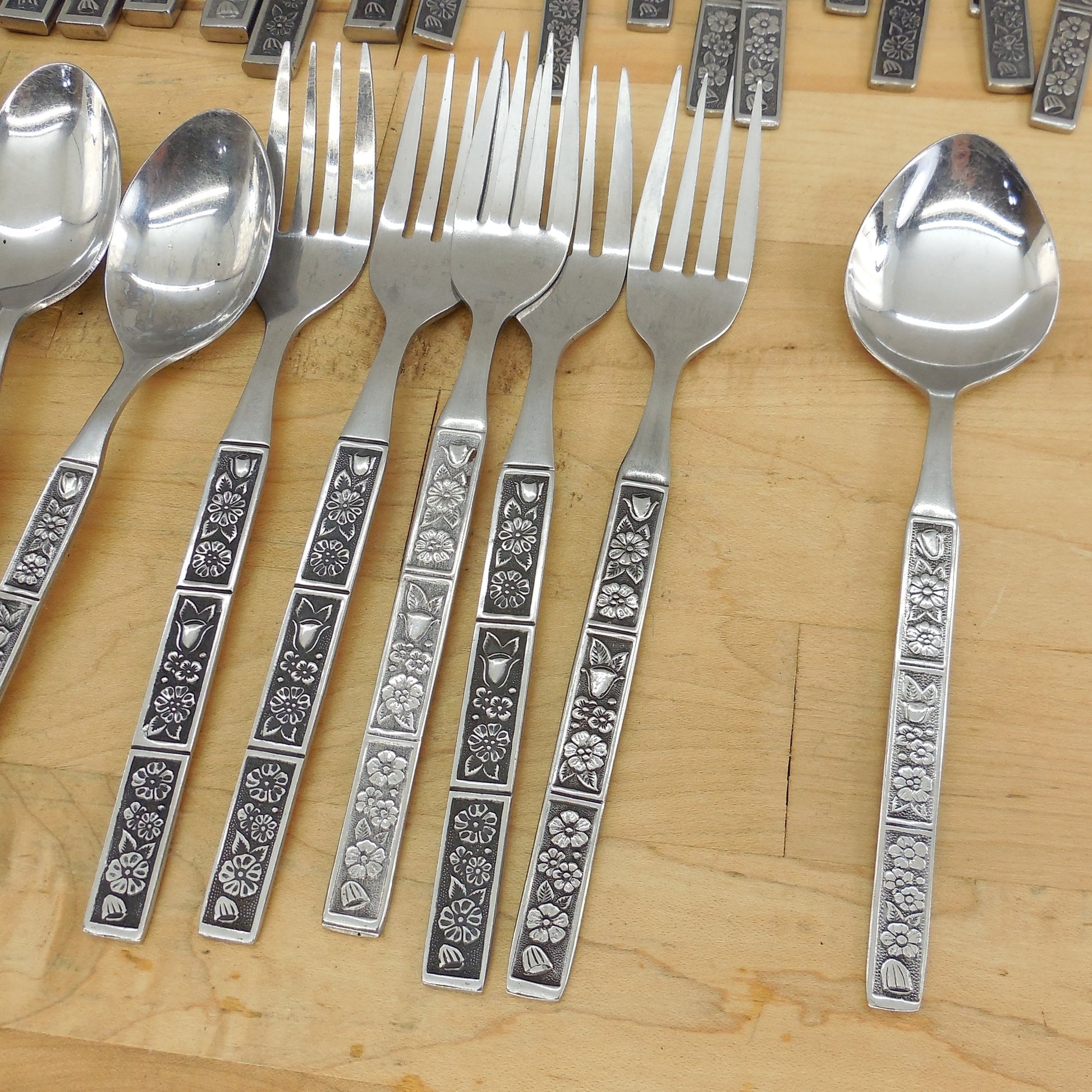 Oneida Northland Korea Spring Fever Flatware Lot - 45 Pieces Sugar Spoon