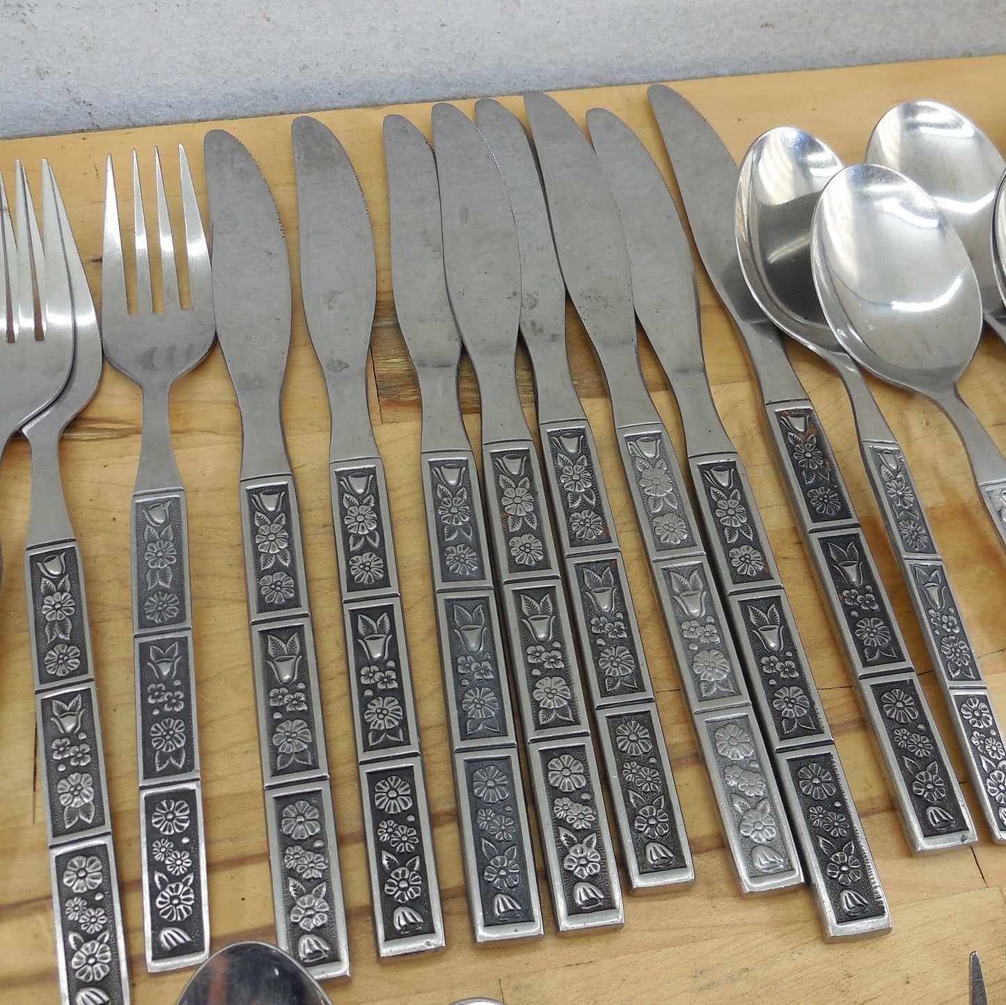 Oneida Northland Korea Spring Fever Flatware Lot - 45 Pieces