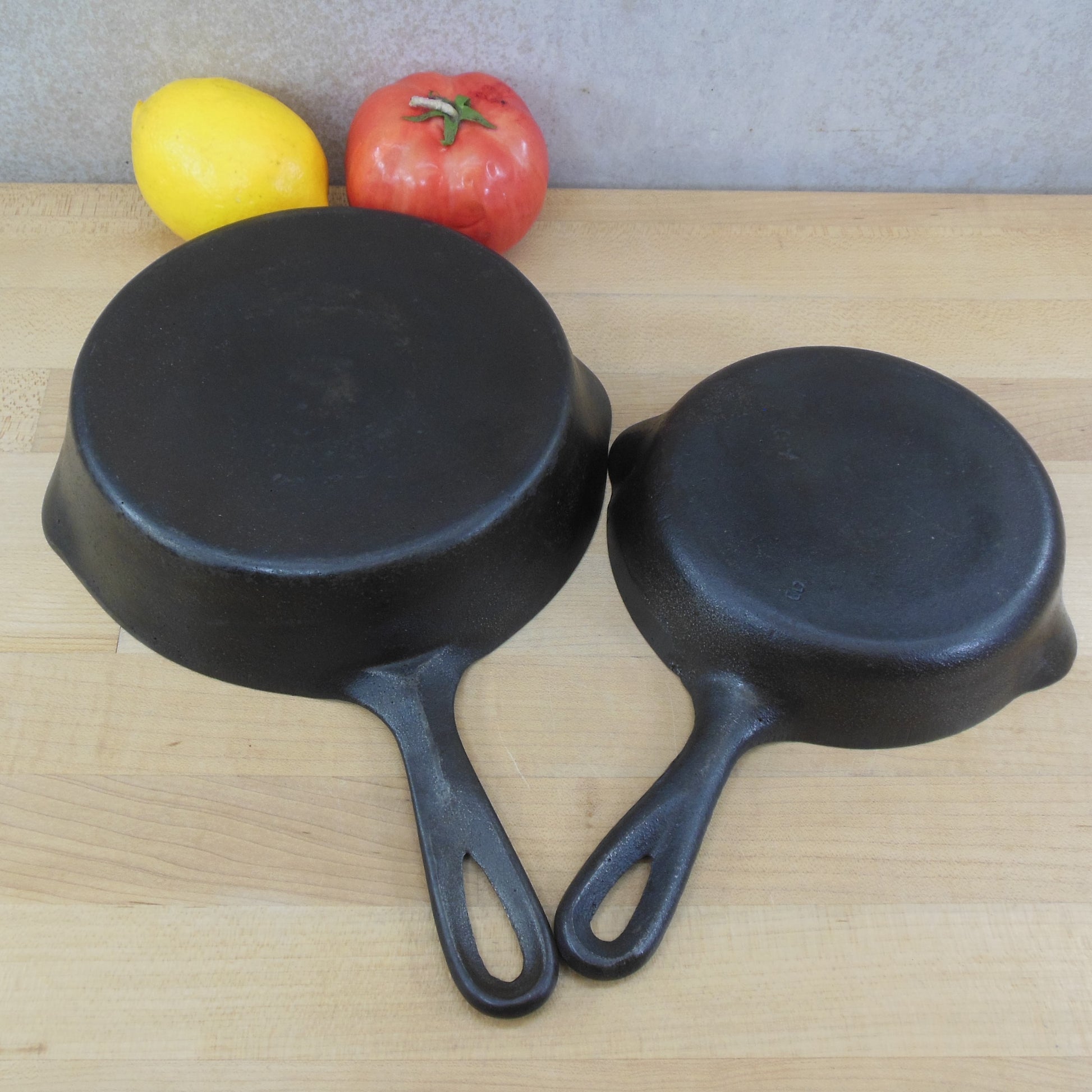 Unmarked Maker #3 #5 Cast Iron Skillets Pair Smooth Bottom