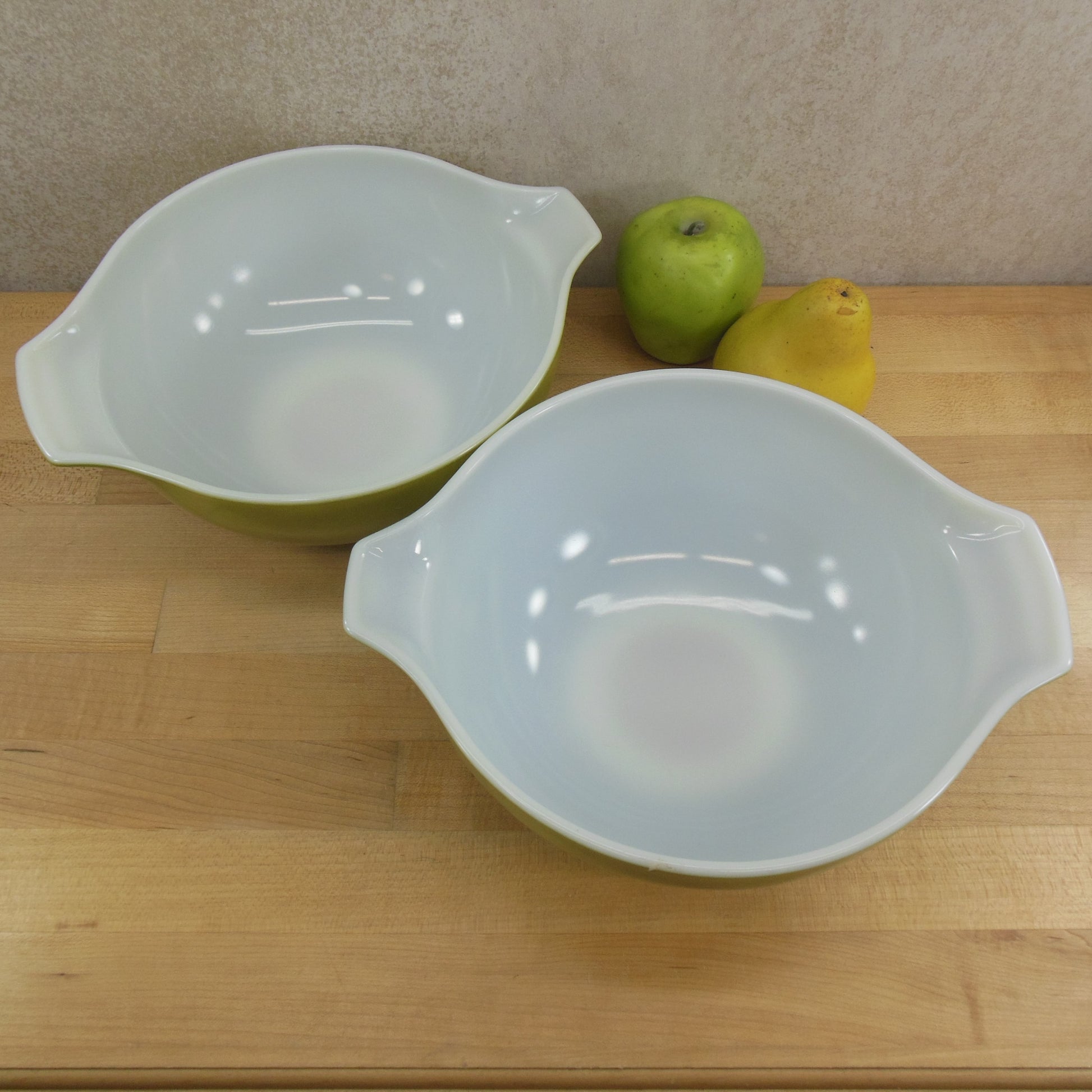 Pyrex Glass USA Pair Verde Avocado Green Cinderella Mixing Bowls 443 2 –  Olde Kitchen & Home