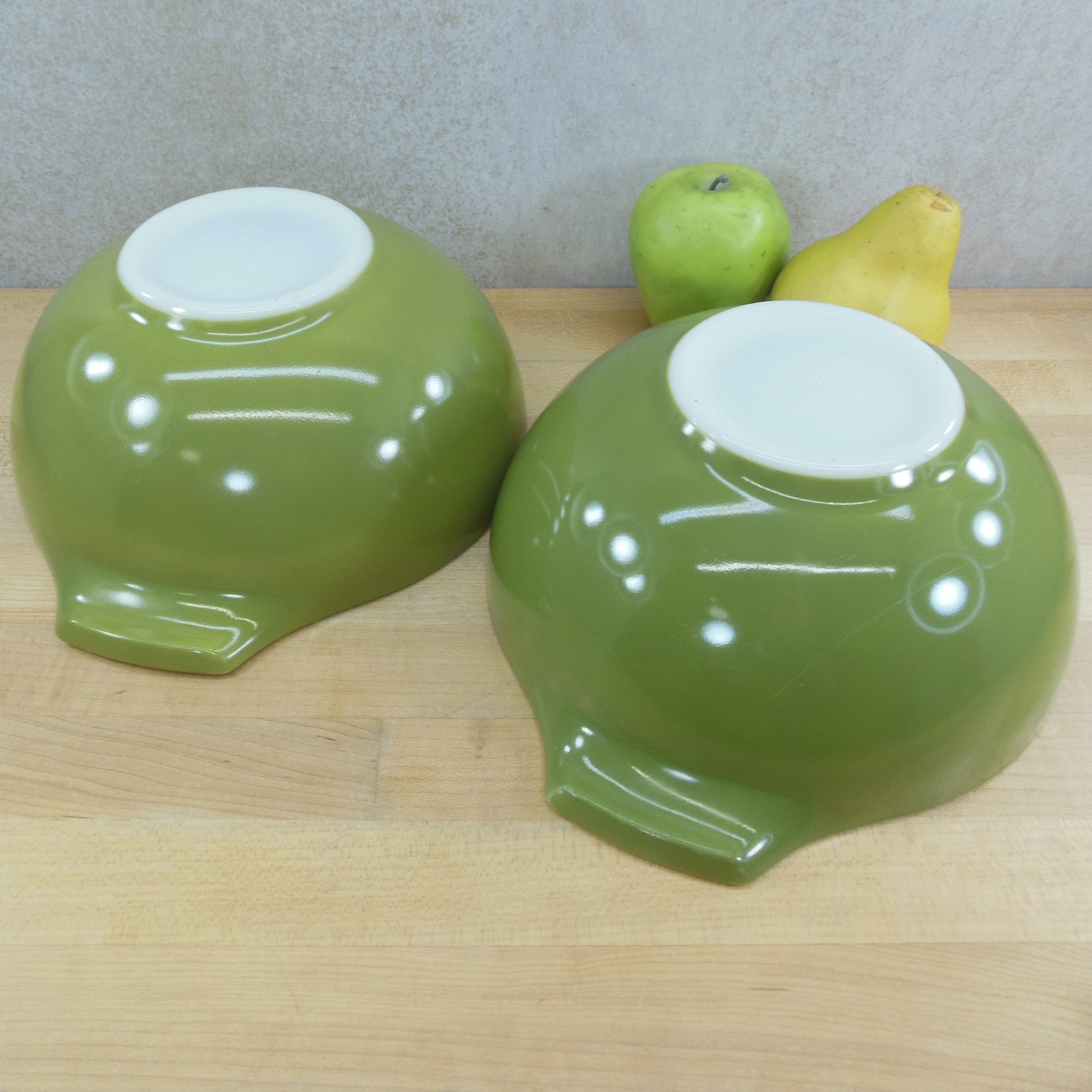 Pyrex Glass USA Pair Verde Avocado Green Cinderella Bowls 443 2-1/2 Qt. Used