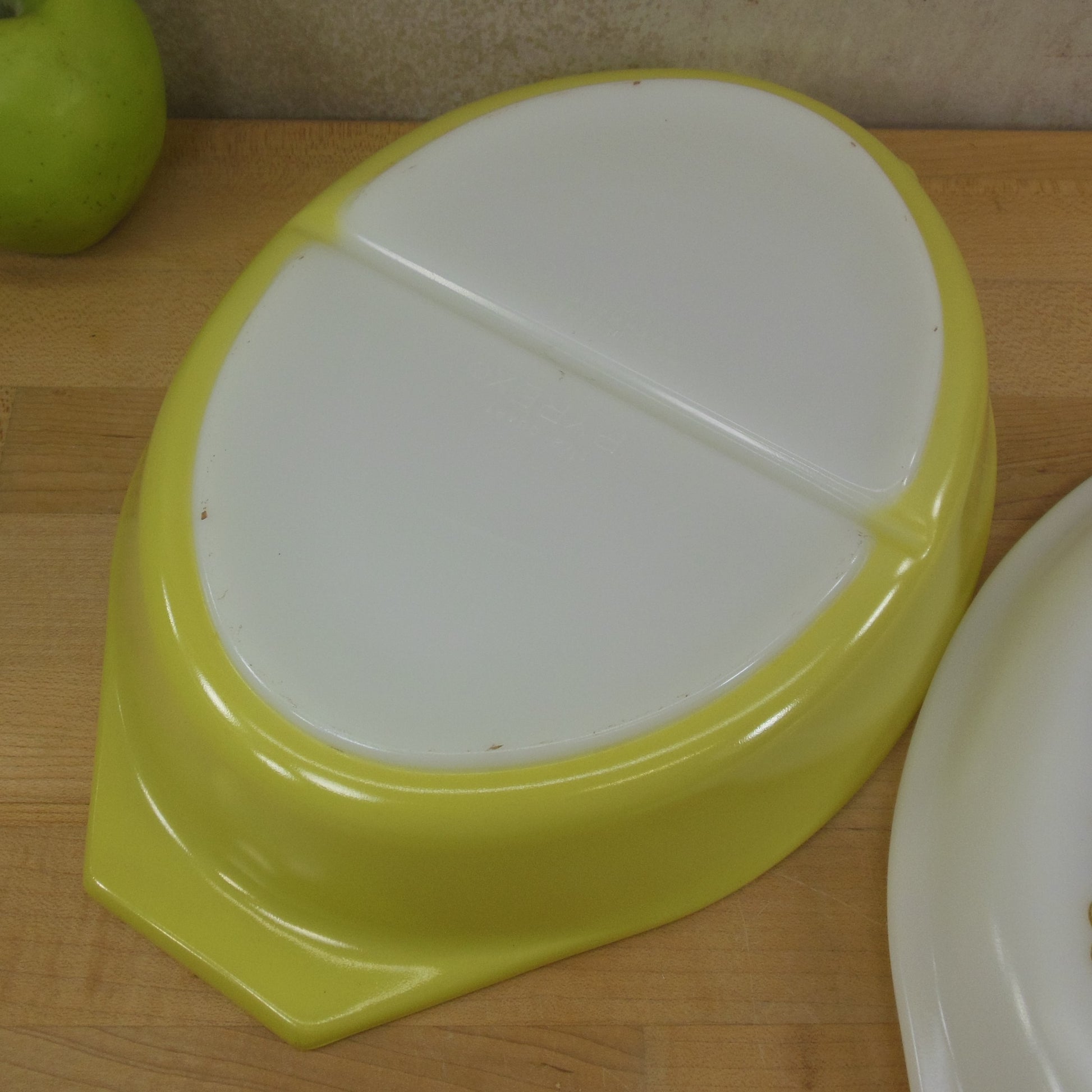 Vintage Pyrex Olive Split Divided Casserole Dish With Lid - 1 Qt Yellow  Green
